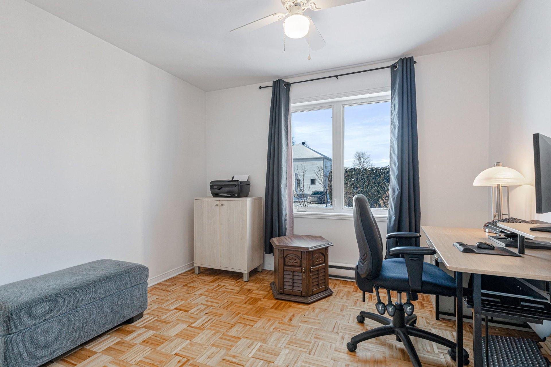 









2141


Rue Borduas

,
Sainte-Julie,




QC
J3E2H4

