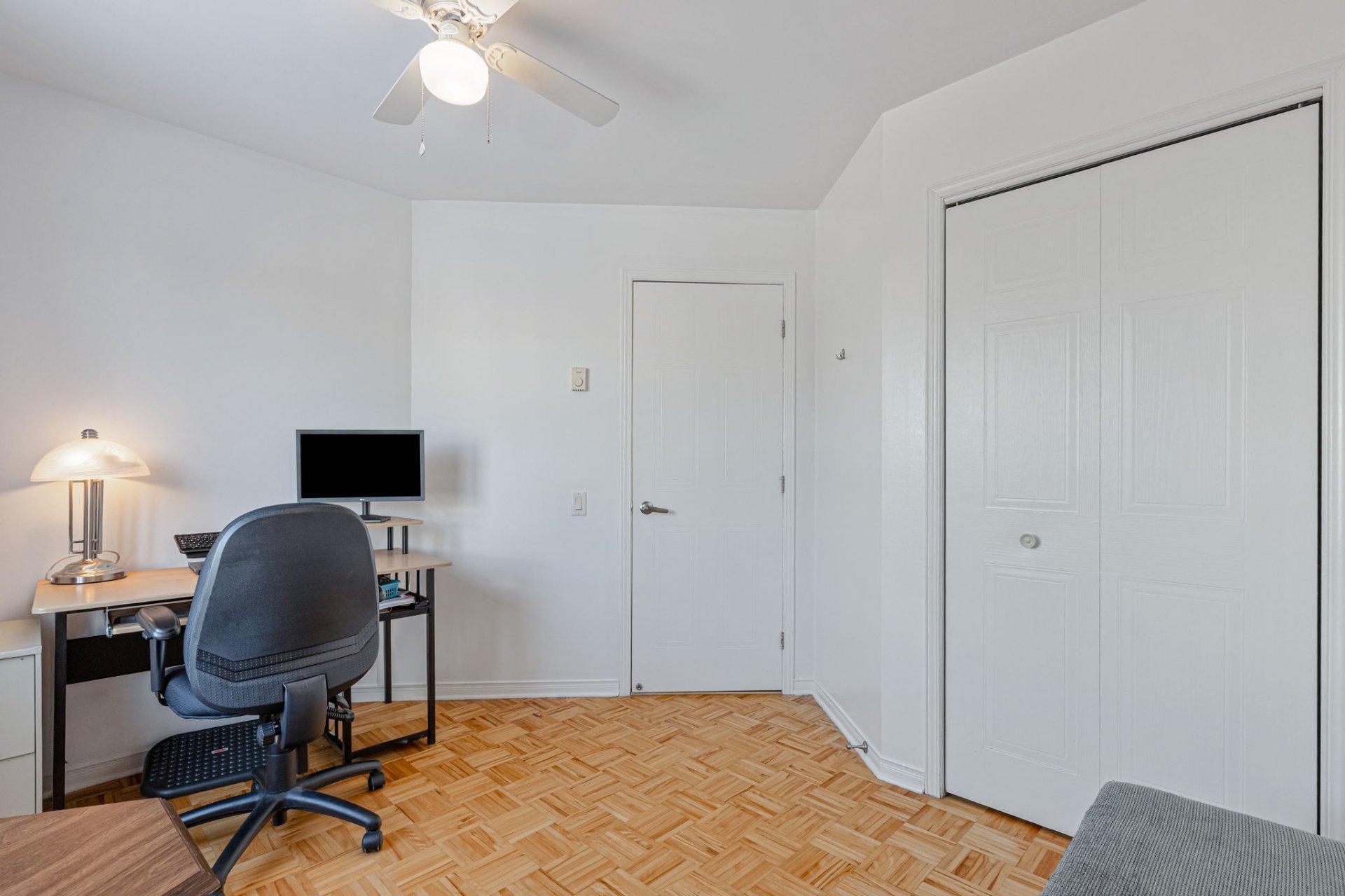 









2141


Rue Borduas

,
Sainte-Julie,




QC
J3E2H4

