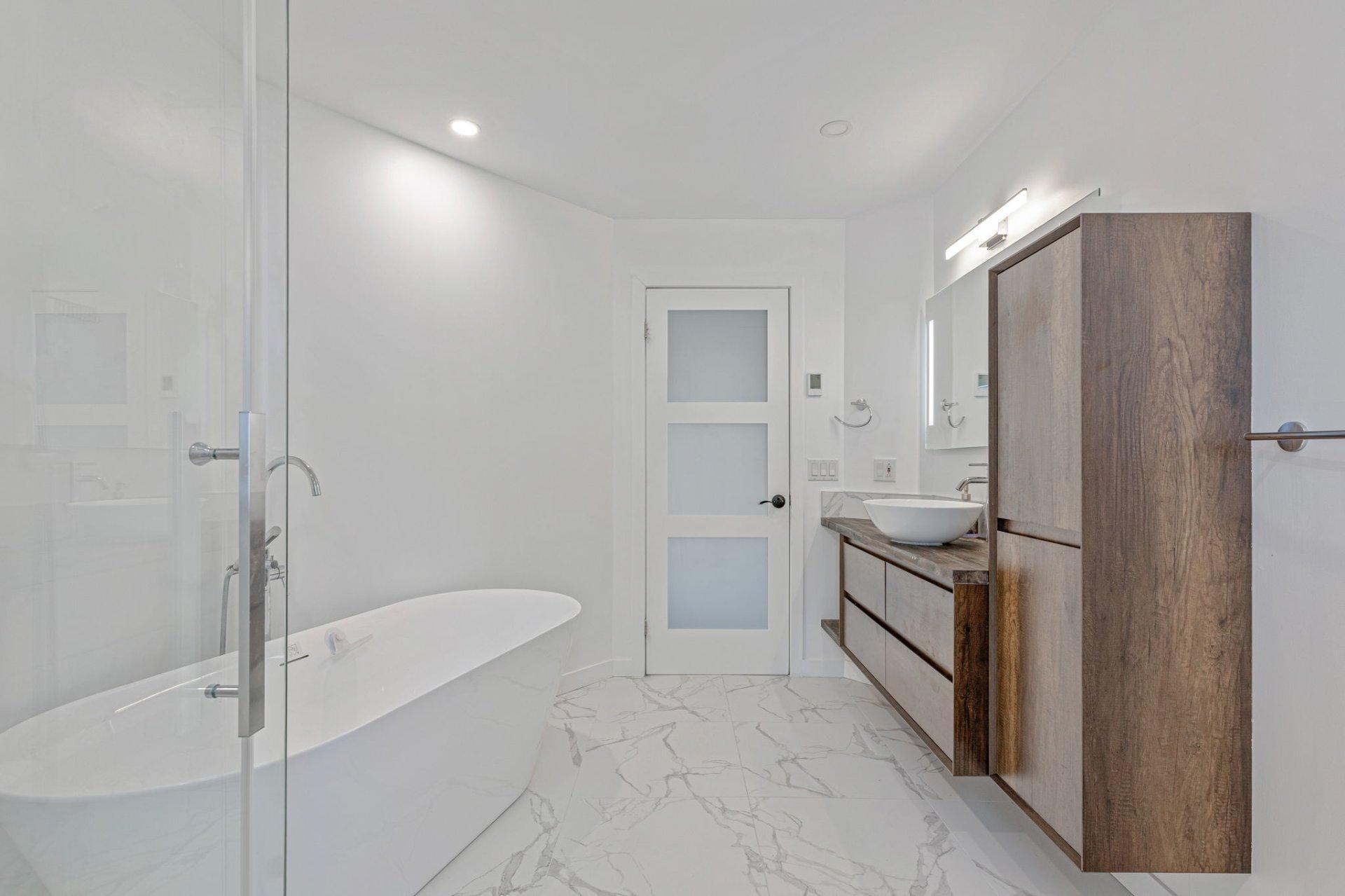 









2141


Rue Borduas

,
Sainte-Julie,




QC
J3E2H4

