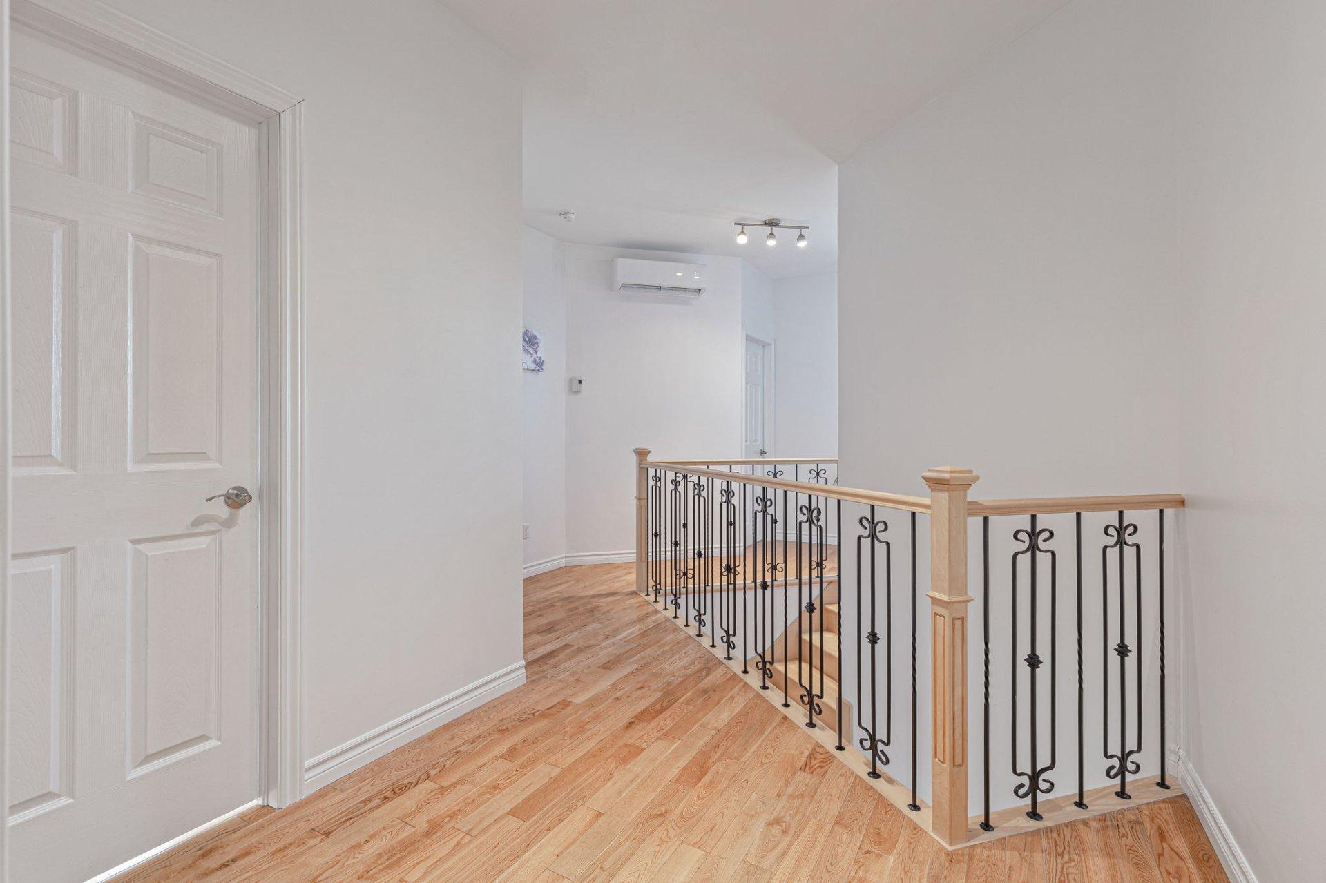 









2141


Rue Borduas

,
Sainte-Julie,




QC
J3E2H4

