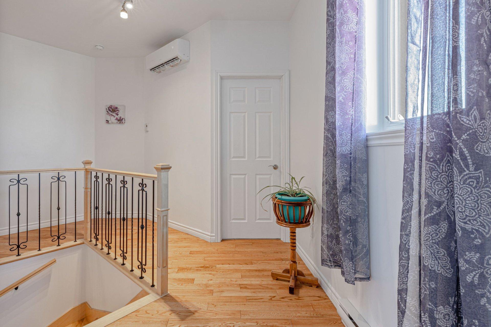 









2141


Rue Borduas

,
Sainte-Julie,




QC
J3E2H4

