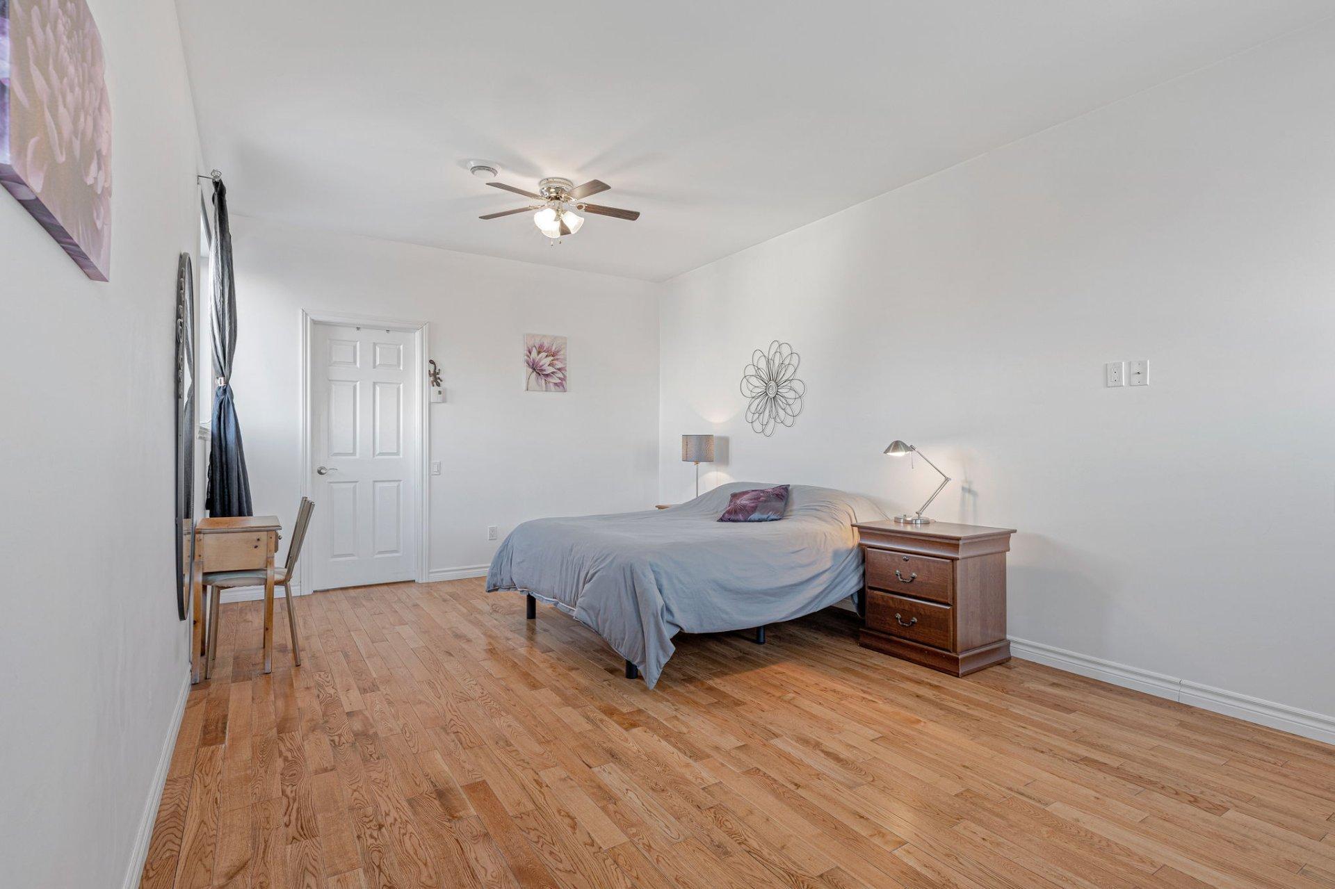 









2141


Rue Borduas

,
Sainte-Julie,




QC
J3E2H4

