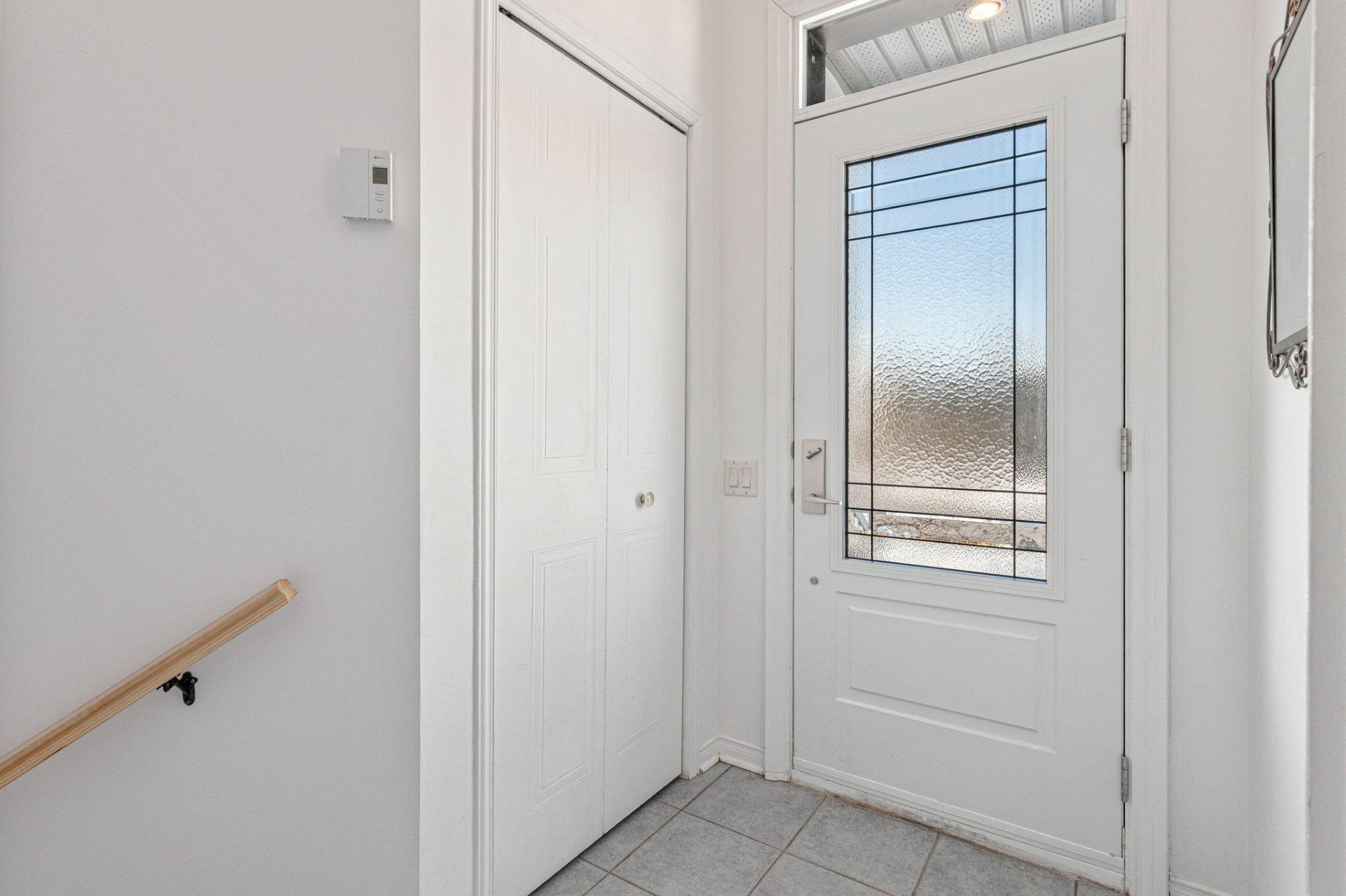 









2141


Rue Borduas

,
Sainte-Julie,




QC
J3E2H4

