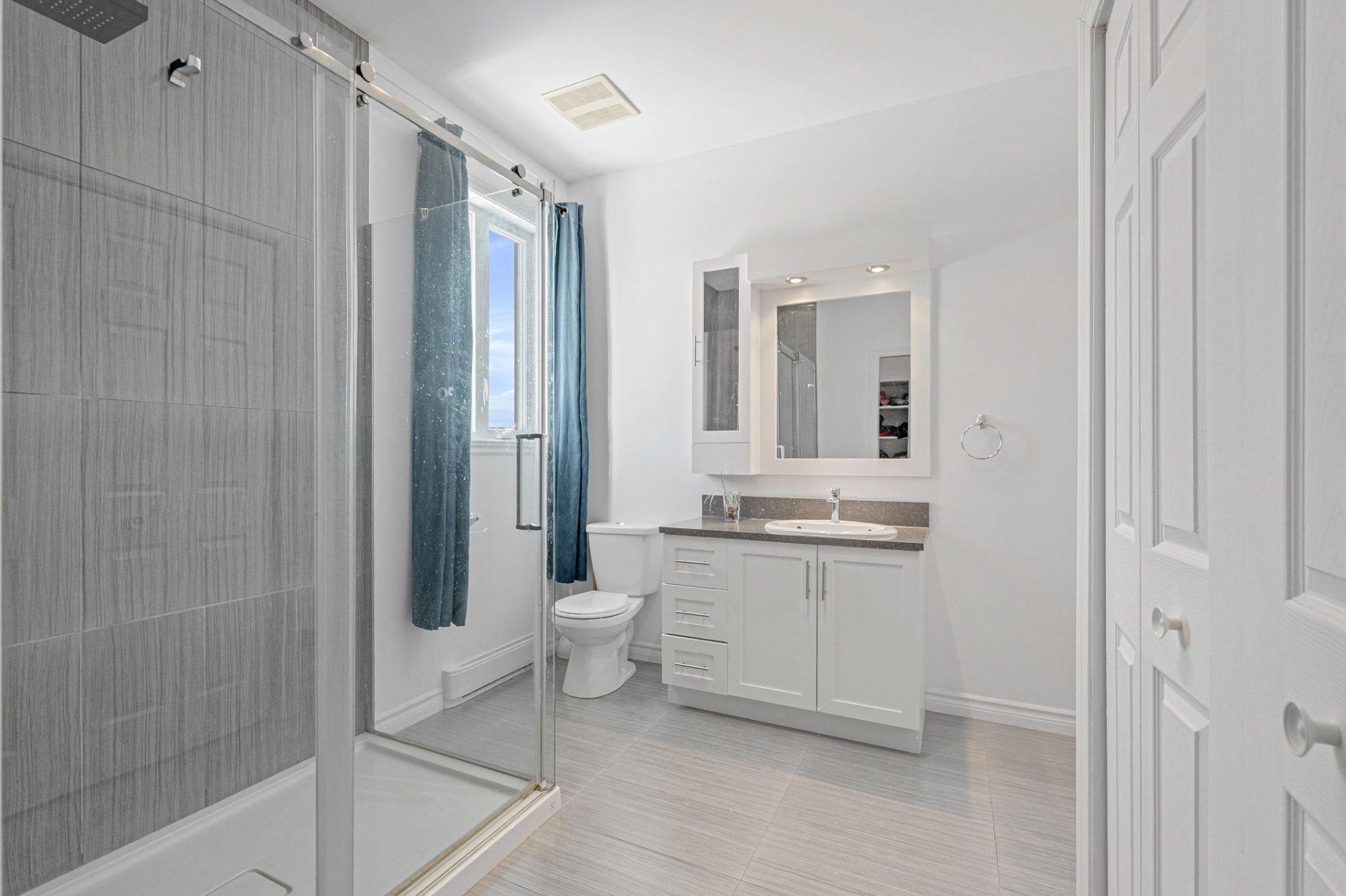 









2141


Rue Borduas

,
Sainte-Julie,




QC
J3E2H4

