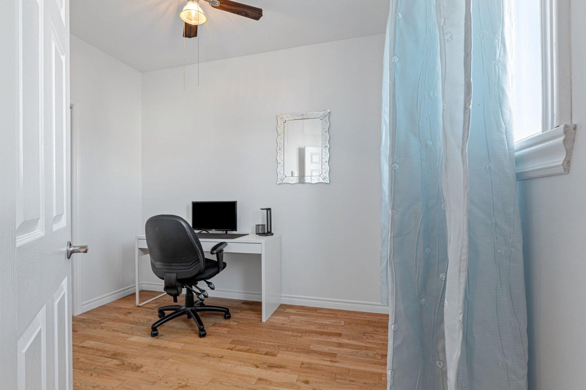 









2141


Rue Borduas

,
Sainte-Julie,




QC
J3E2H4

