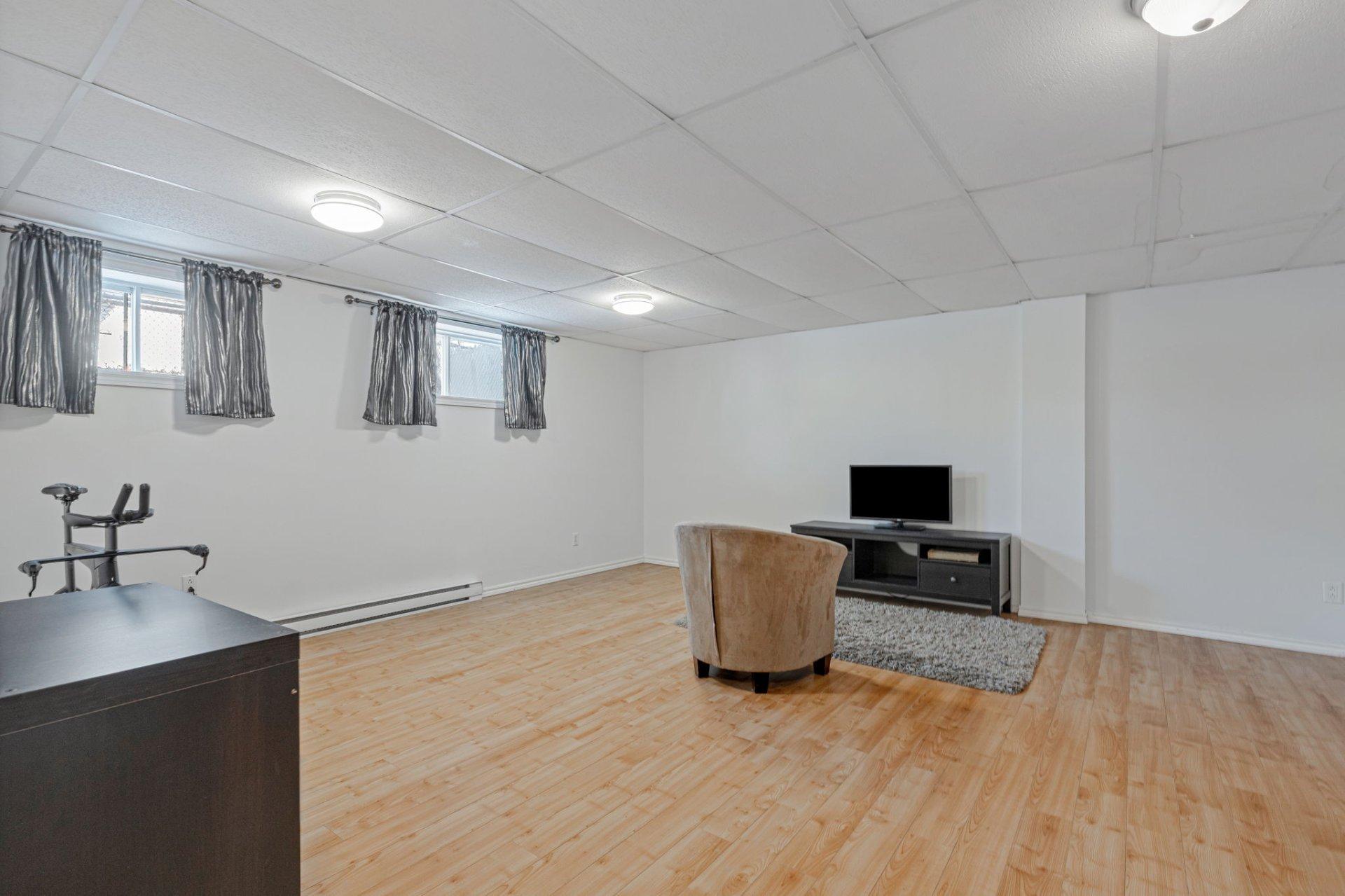 









2141


Rue Borduas

,
Sainte-Julie,




QC
J3E2H4

