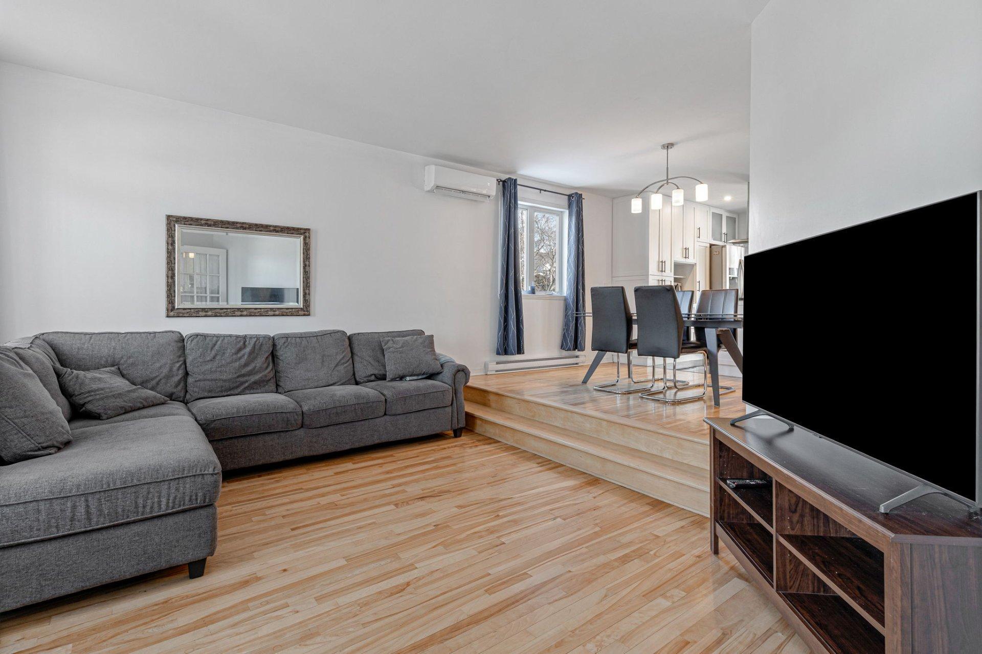 









2141


Rue Borduas

,
Sainte-Julie,




QC
J3E2H4

