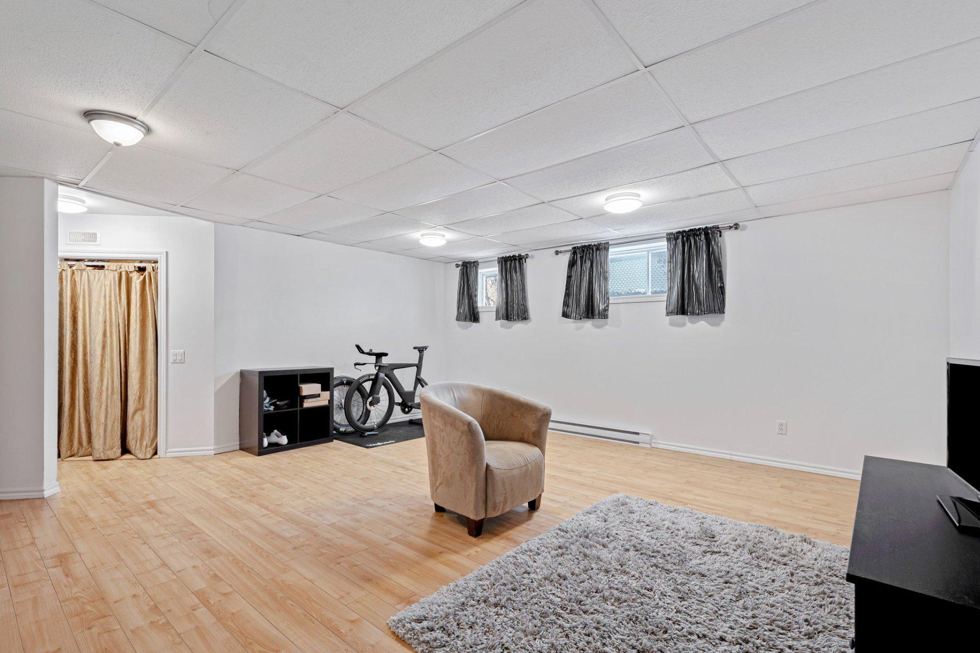 









2141


Rue Borduas

,
Sainte-Julie,




QC
J3E2H4

