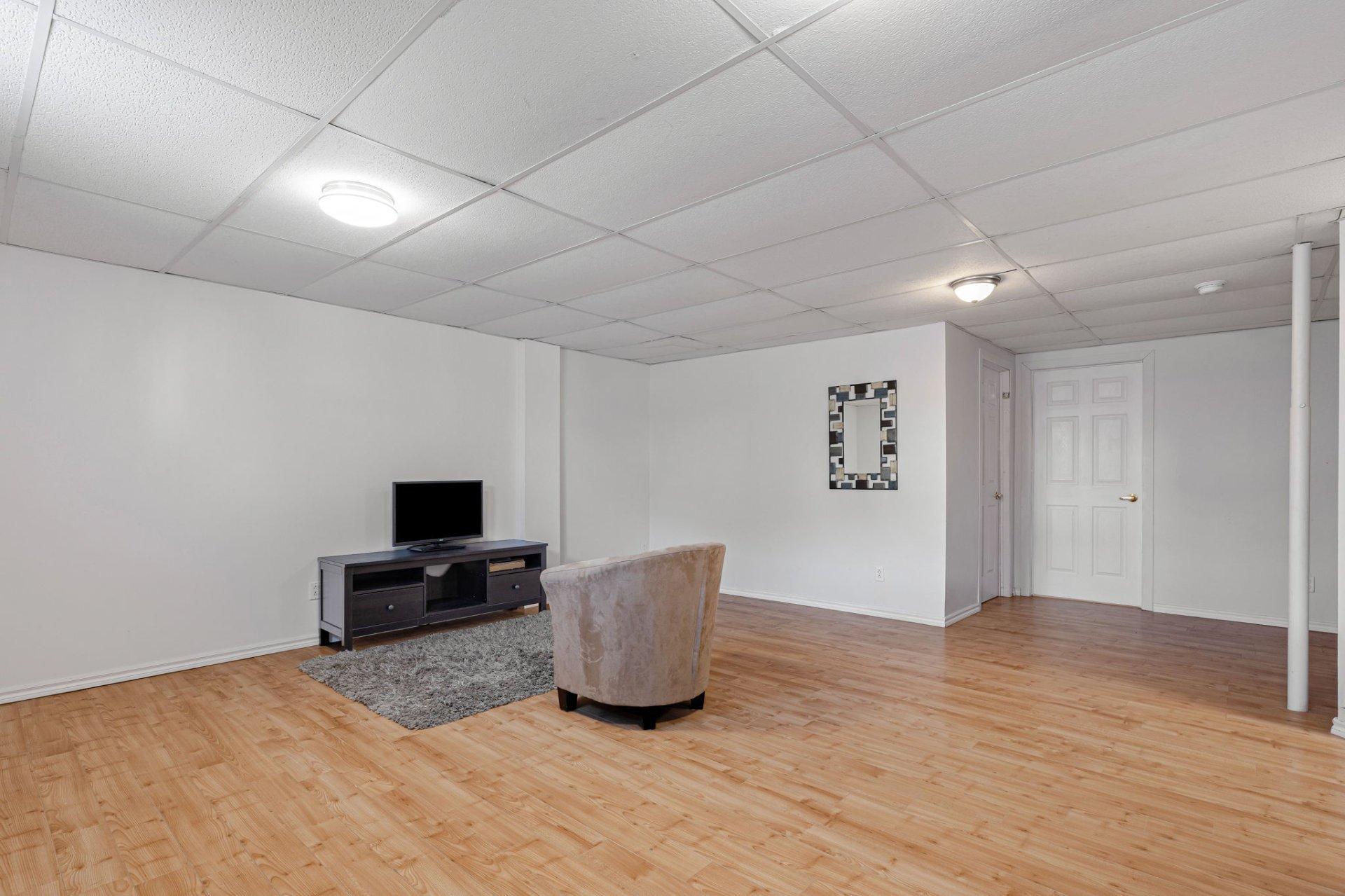 









2141


Rue Borduas

,
Sainte-Julie,




QC
J3E2H4

