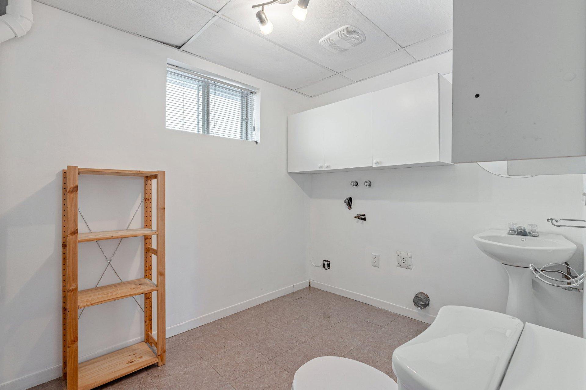 









2141


Rue Borduas

,
Sainte-Julie,




QC
J3E2H4

