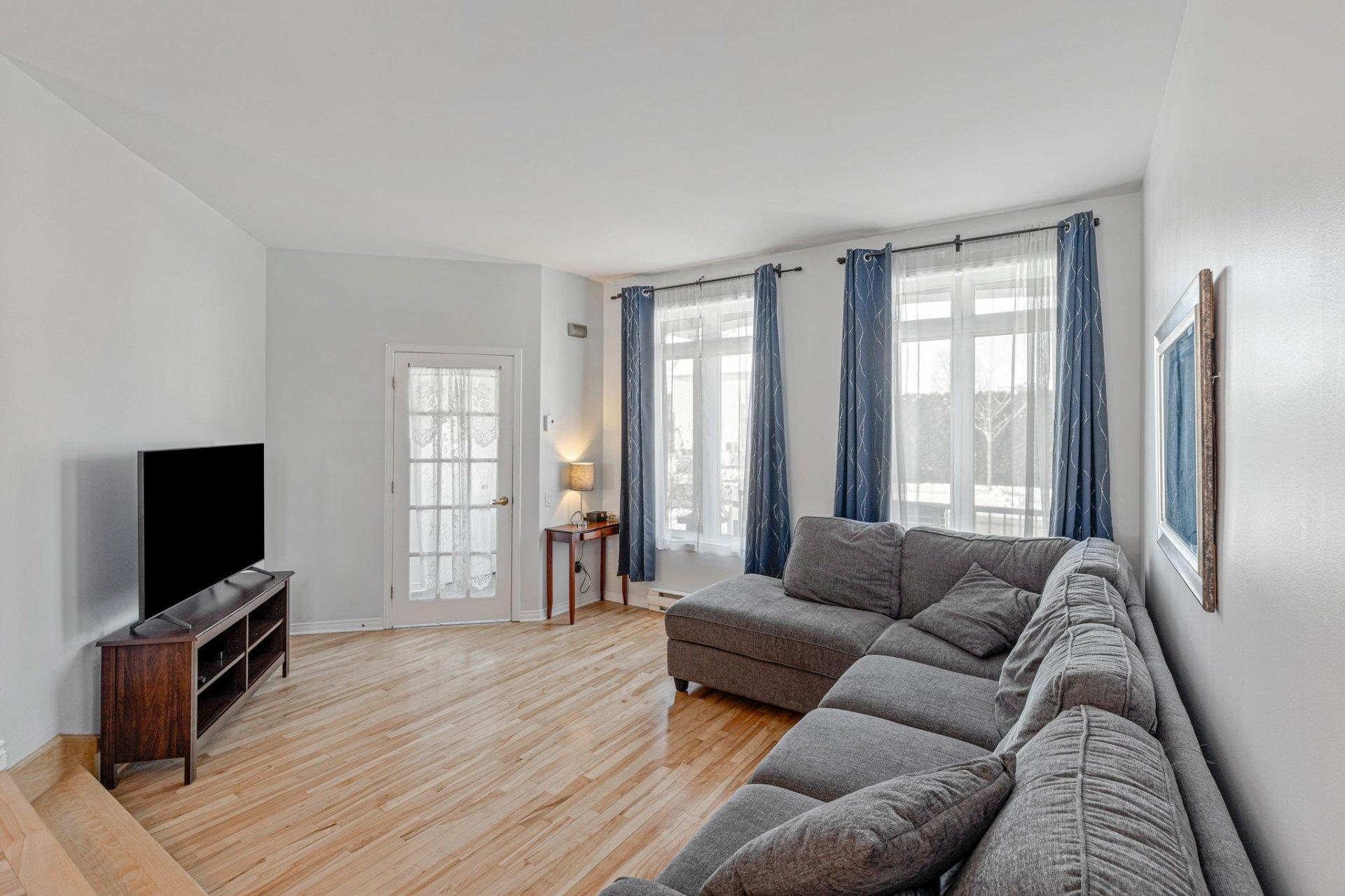 









2141


Rue Borduas

,
Sainte-Julie,




QC
J3E2H4

