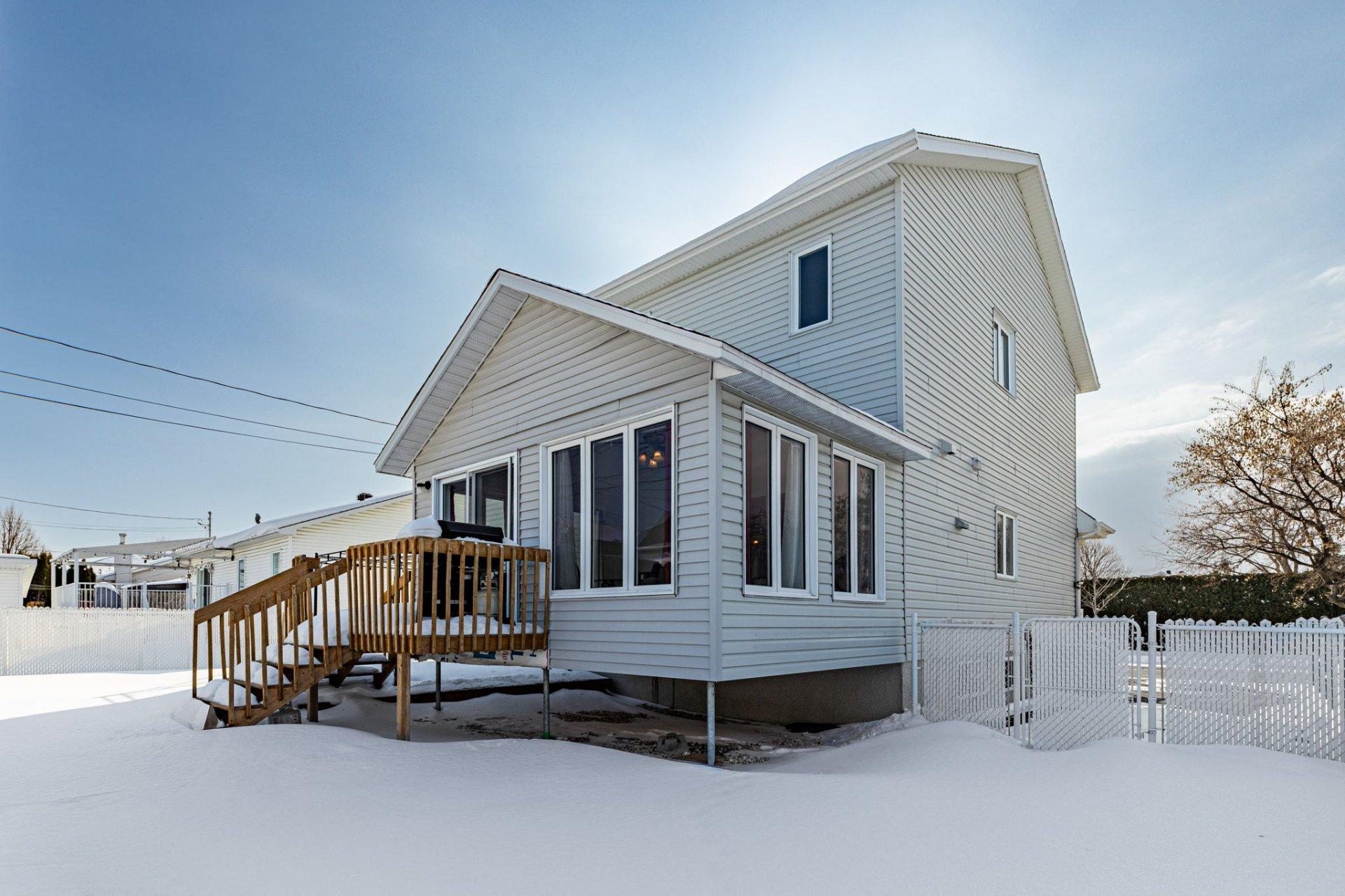 









2141


Rue Borduas

,
Sainte-Julie,




QC
J3E2H4

