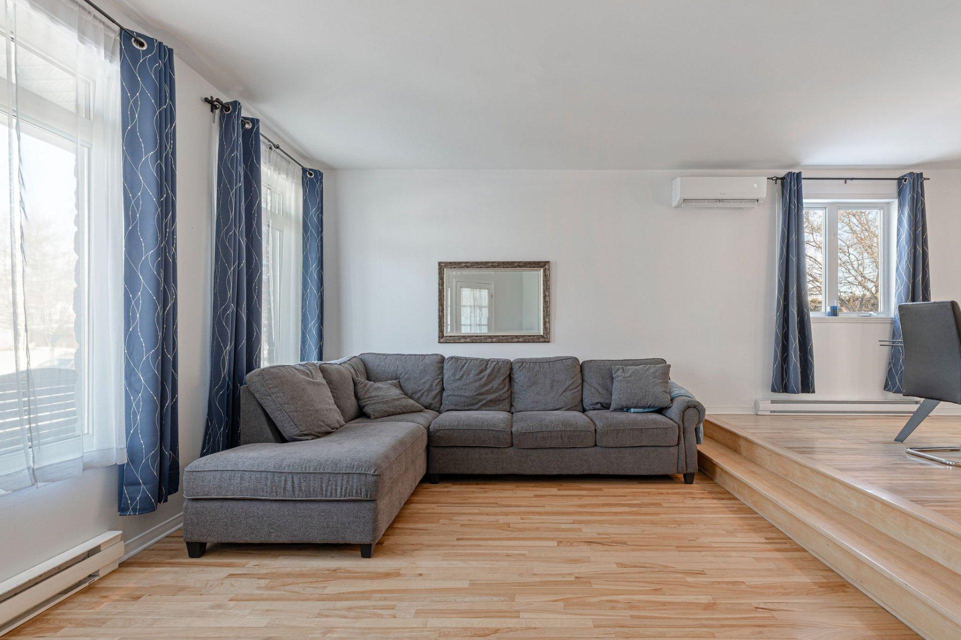 









2141


Rue Borduas

,
Sainte-Julie,




QC
J3E2H4

