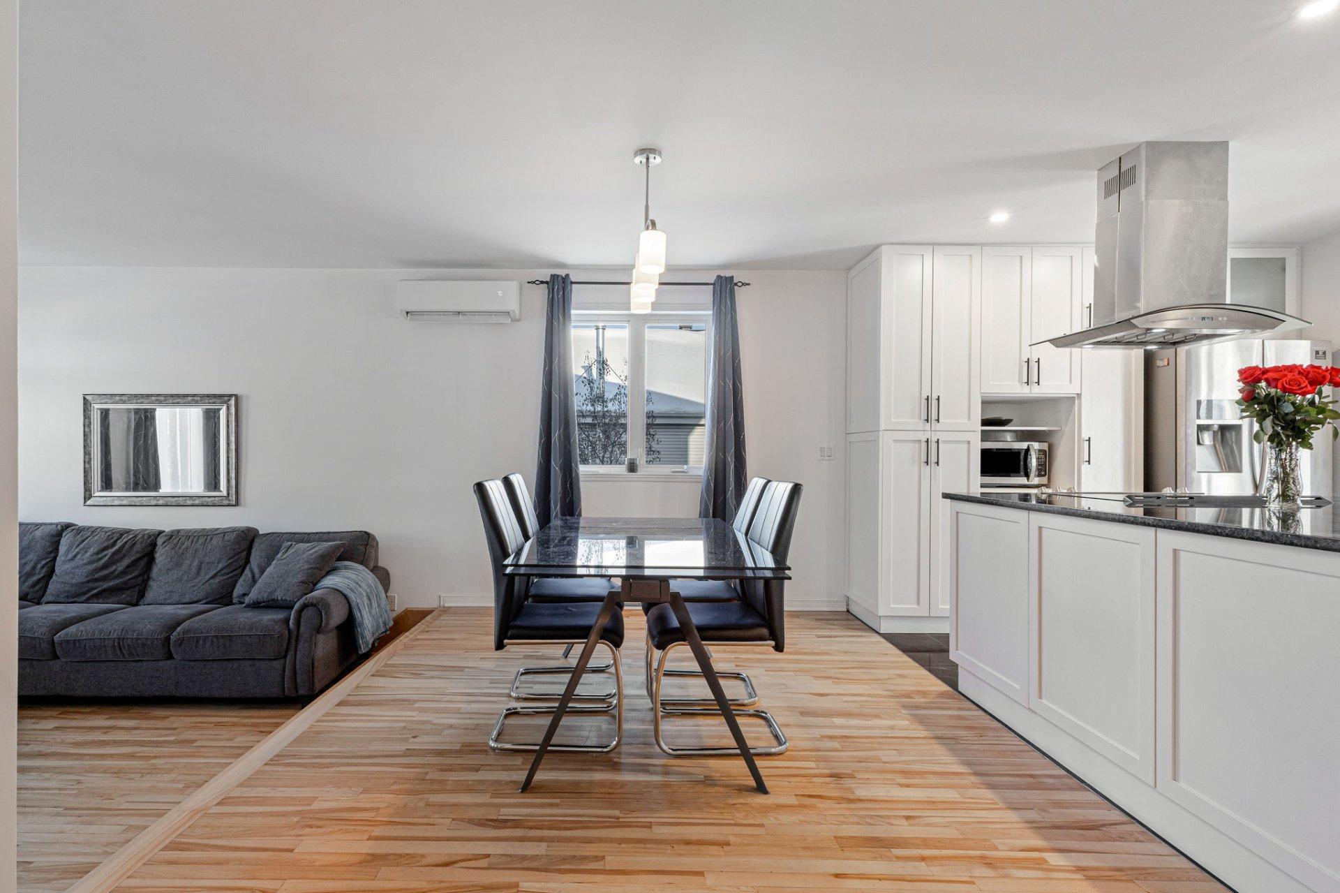 









2141


Rue Borduas

,
Sainte-Julie,




QC
J3E2H4

