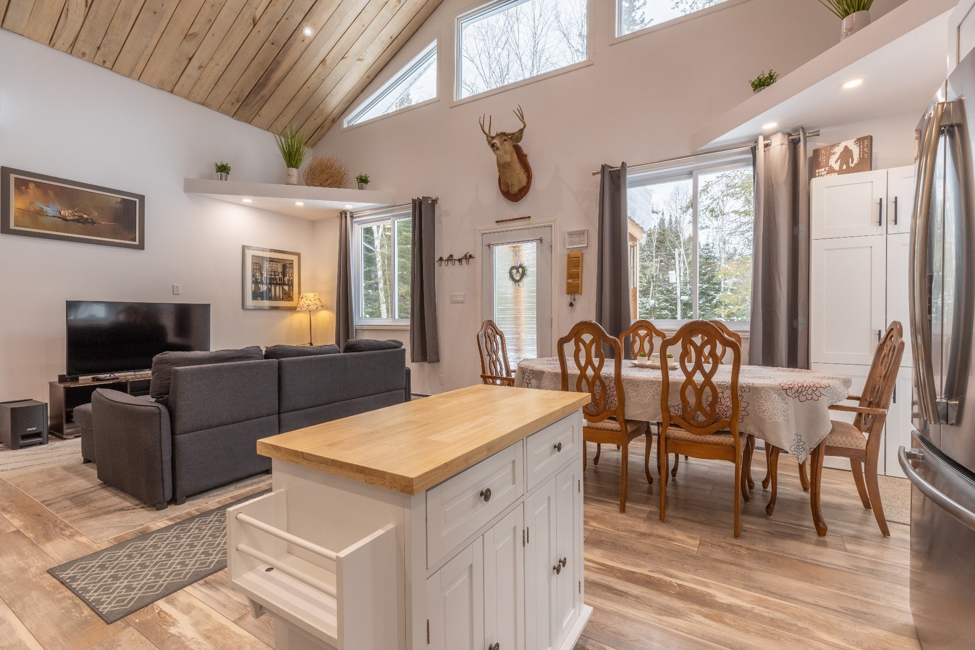 









100


Ch. du Domaine

,
Saint-Michel-des-Saints,




QC
J0K3B0

