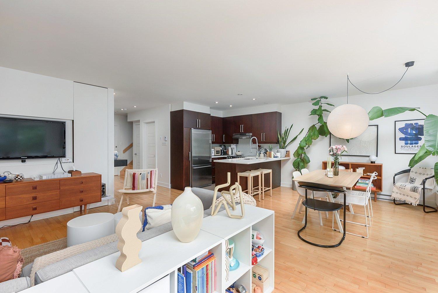 









5334


Av. du Parc

, 303,
Montréal (Le Plateau-Mont-Royal),




QC
H2V4G7

