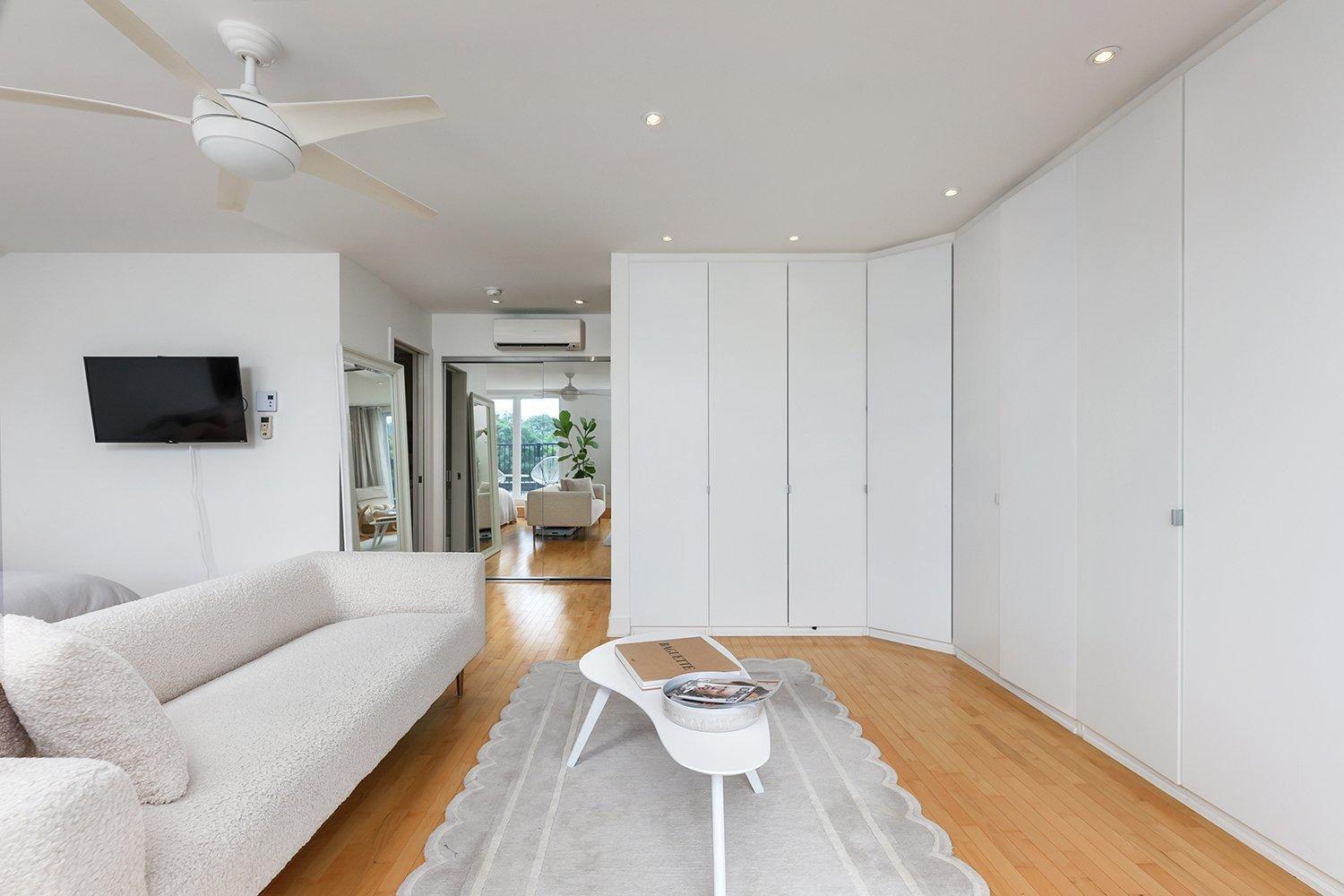 









5334


Av. du Parc

, 303,
Montréal (Le Plateau-Mont-Royal),




QC
H2V4G7

