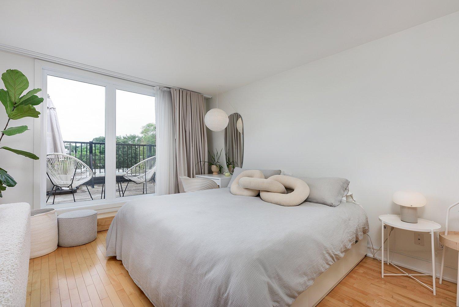 









5334


Av. du Parc

, 303,
Montréal (Le Plateau-Mont-Royal),




QC
H2V4G7

