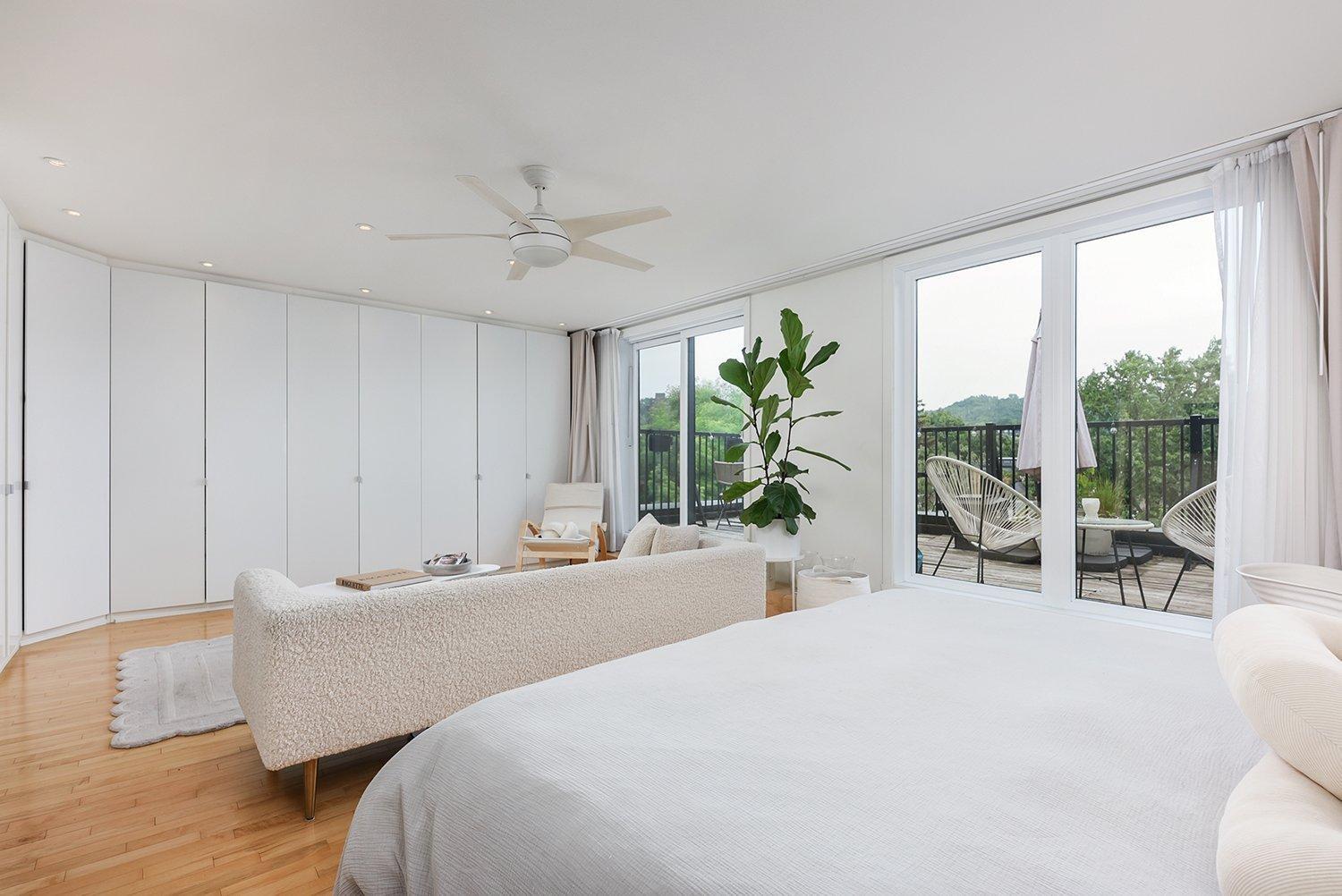 









5334


Av. du Parc

, 303,
Montréal (Le Plateau-Mont-Royal),




QC
H2V4G7

