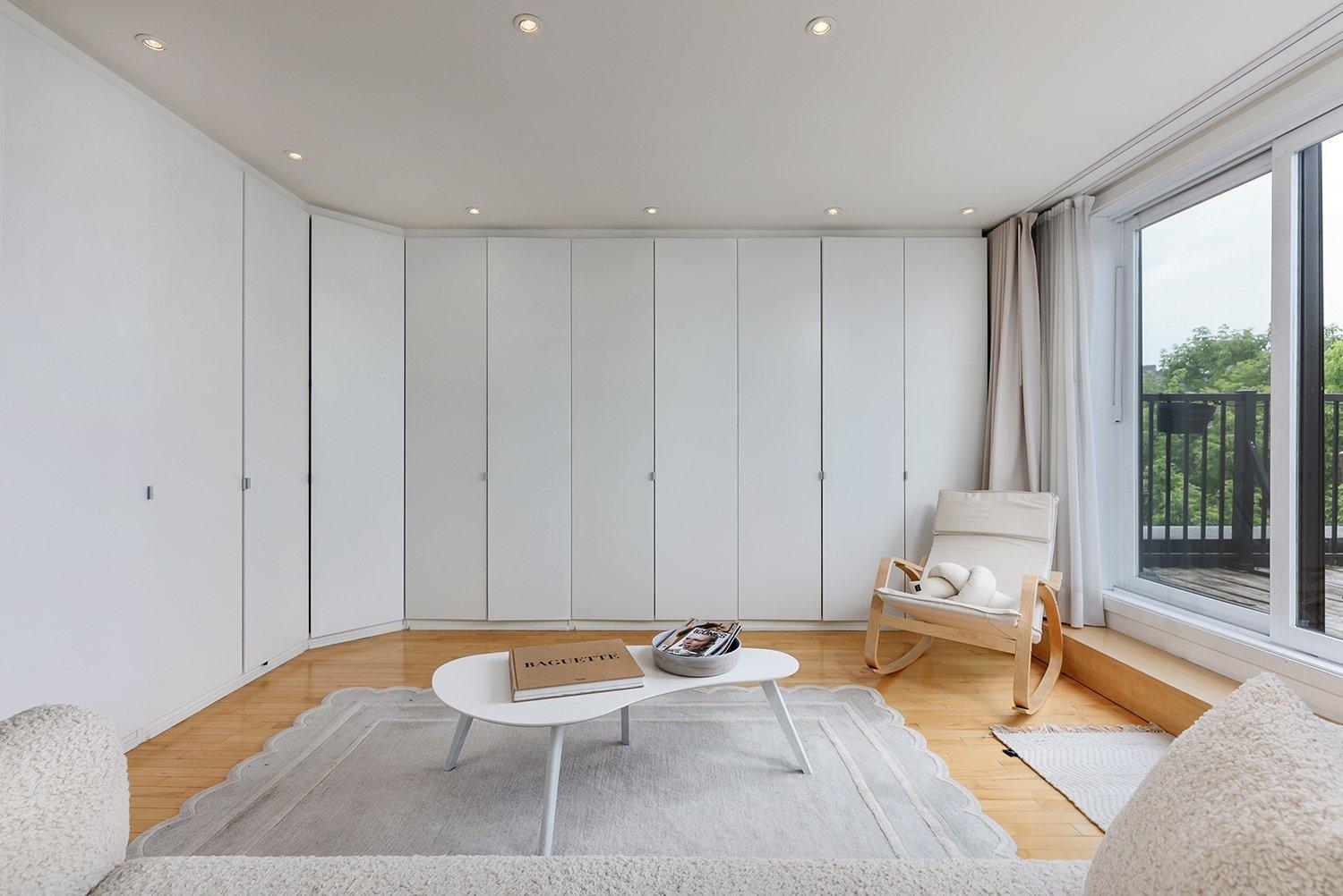 









5334


Av. du Parc

, 303,
Montréal (Le Plateau-Mont-Royal),




QC
H2V4G7

