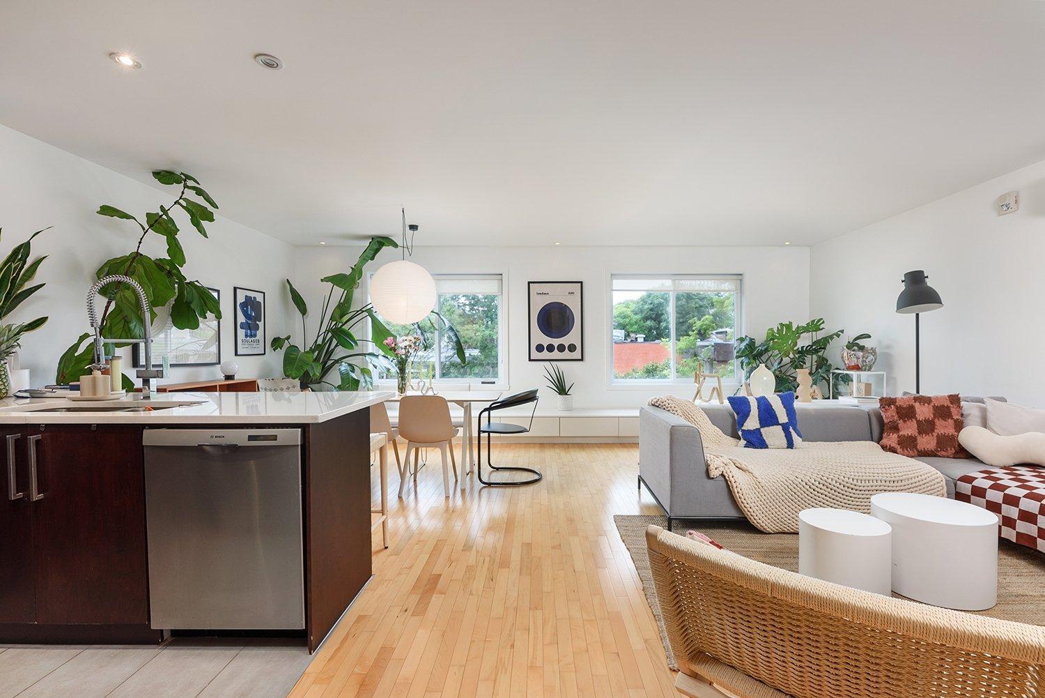 









5334


Av. du Parc

, 303,
Montréal (Le Plateau-Mont-Royal),




QC
H2V4G7

