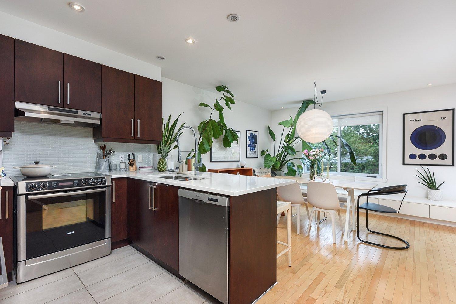 









5334


Av. du Parc

, 303,
Montréal (Le Plateau-Mont-Royal),




QC
H2V4G7


