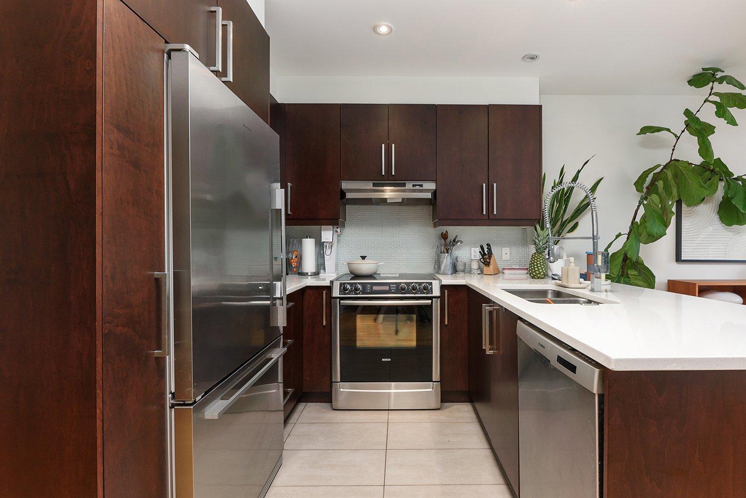









5334


Av. du Parc

, 303,
Montréal (Le Plateau-Mont-Royal),




QC
H2V4G7

