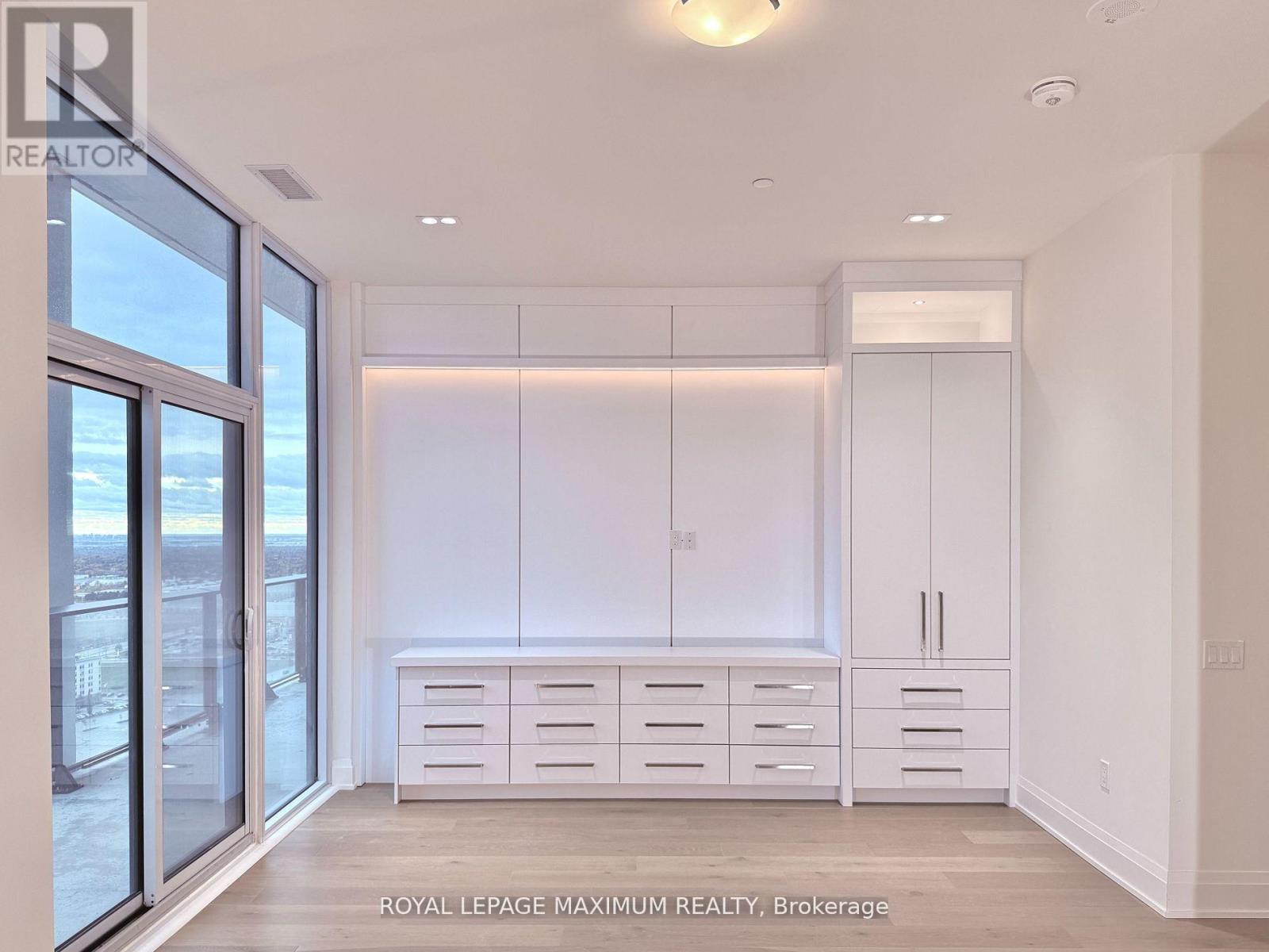 












PH 212 - 9000 JANE STREET

,
Vaughan,




Ontario
L4K2M9

