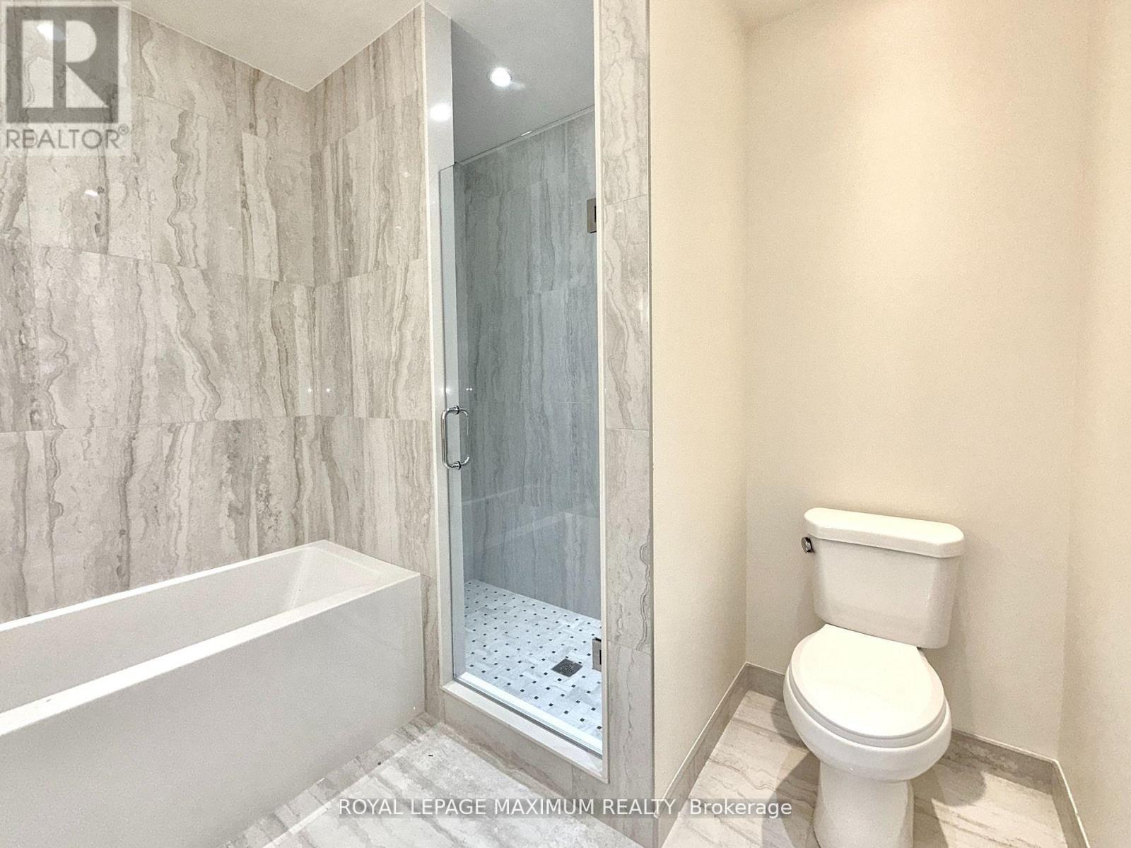 












PH 212 - 9000 JANE STREET

,
Vaughan,




Ontario
L4K2M9

