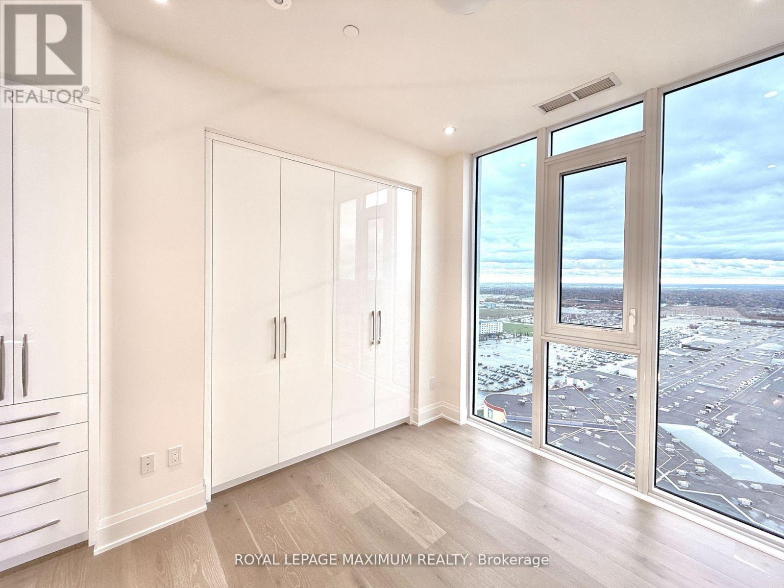 












PH 212 - 9000 JANE STREET

,
Vaughan,




Ontario
L4K2M9

