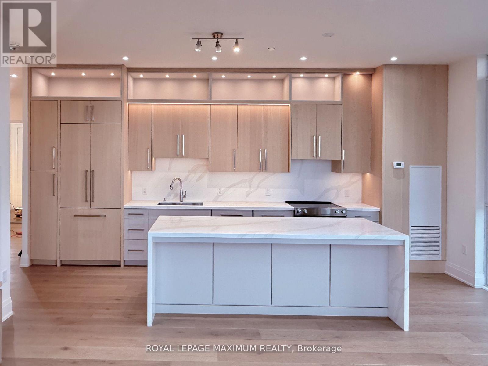 












PH 212 - 9000 JANE STREET

,
Vaughan,




Ontario
L4K2M9

