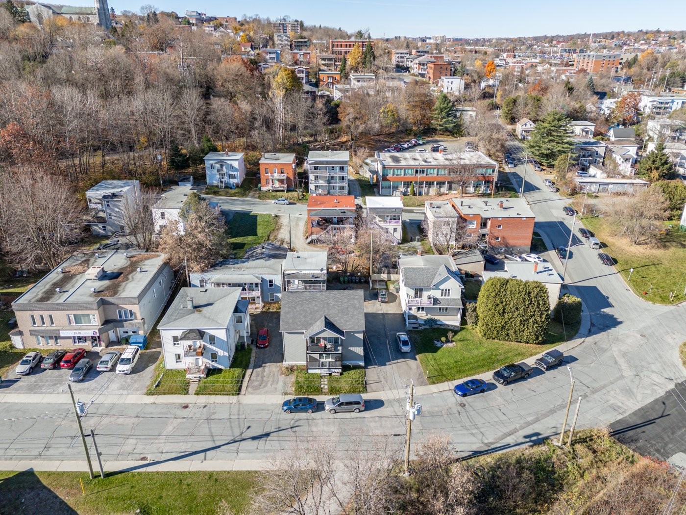 









913

 - 923


Rue du Fédéral

,
Sherbrooke (Les Nations),




QC
J1H5A6


