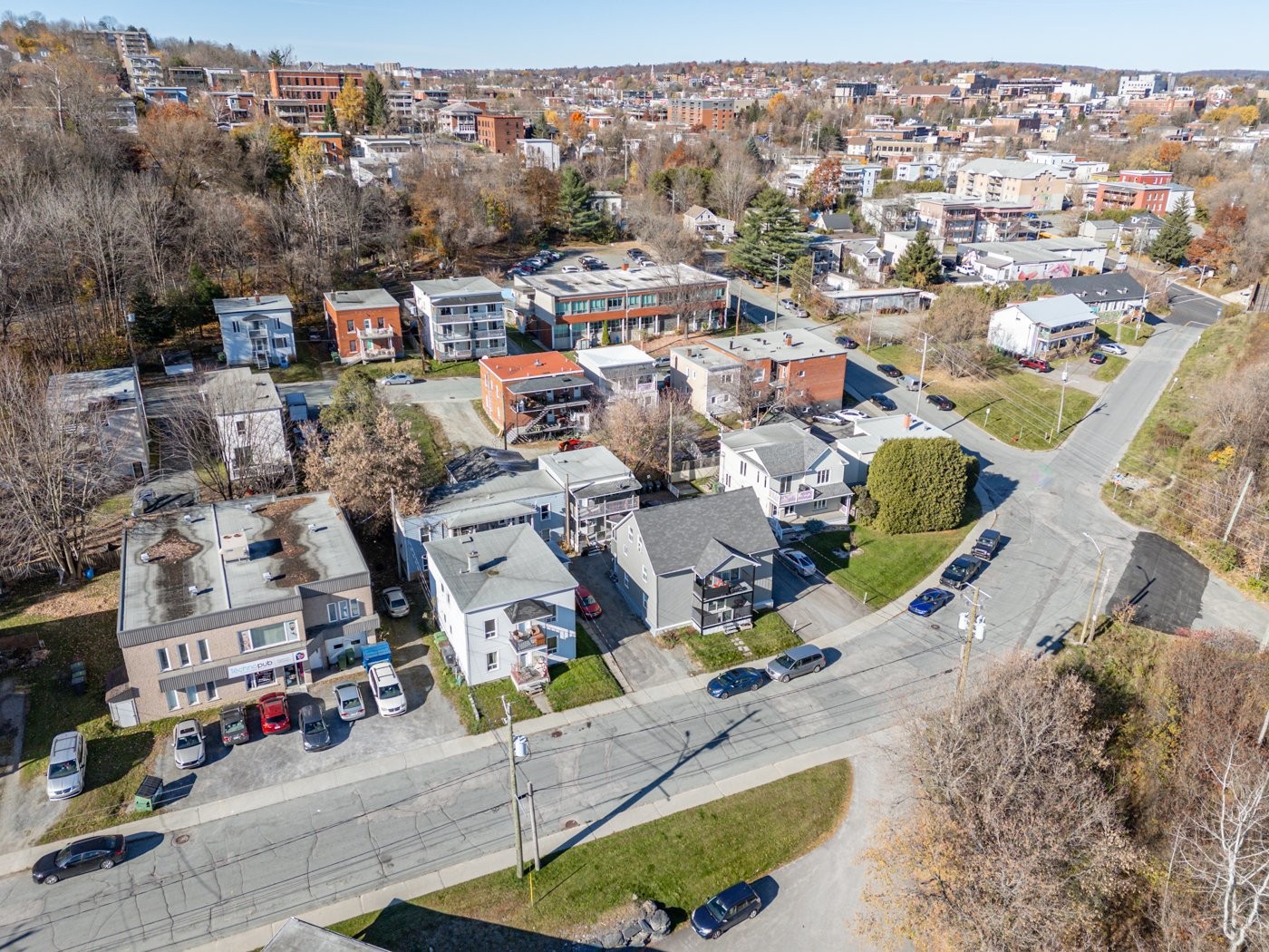 









913

 - 923


Rue du Fédéral

,
Sherbrooke (Les Nations),




QC
J1H5A6

