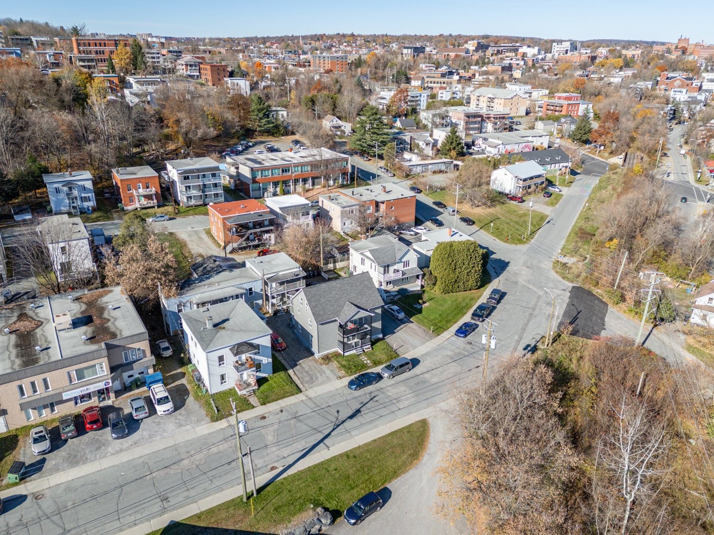 









913

 - 923


Rue du Fédéral

,
Sherbrooke (Les Nations),




QC
J1H5A6

