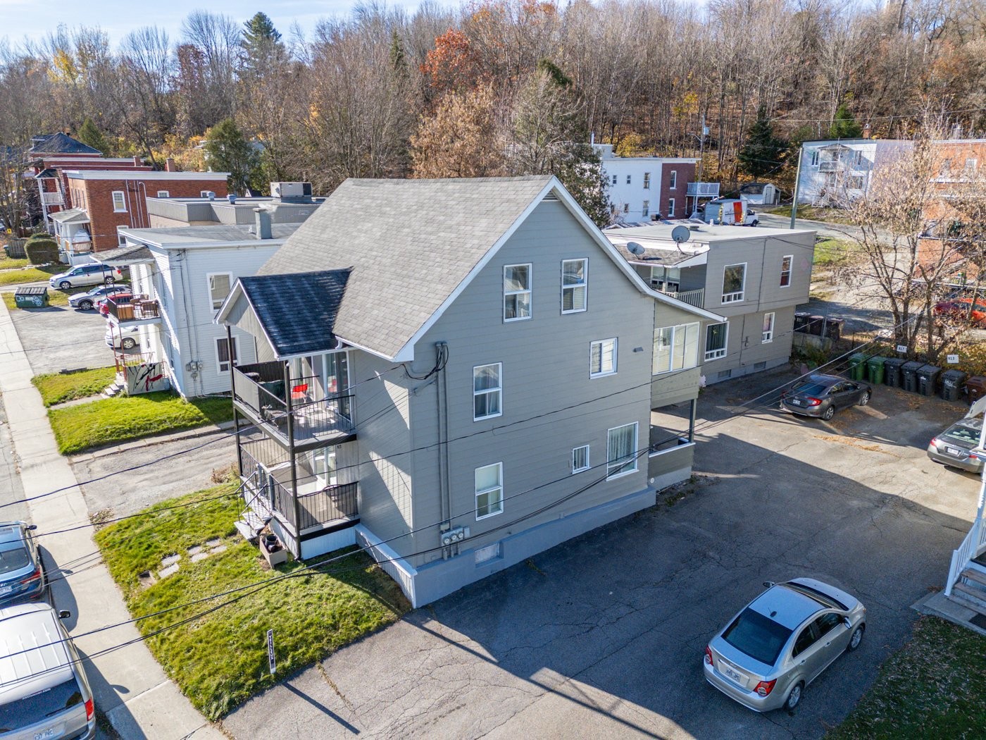 









913

 - 923


Rue du Fédéral

,
Sherbrooke (Les Nations),




QC
J1H5A6

