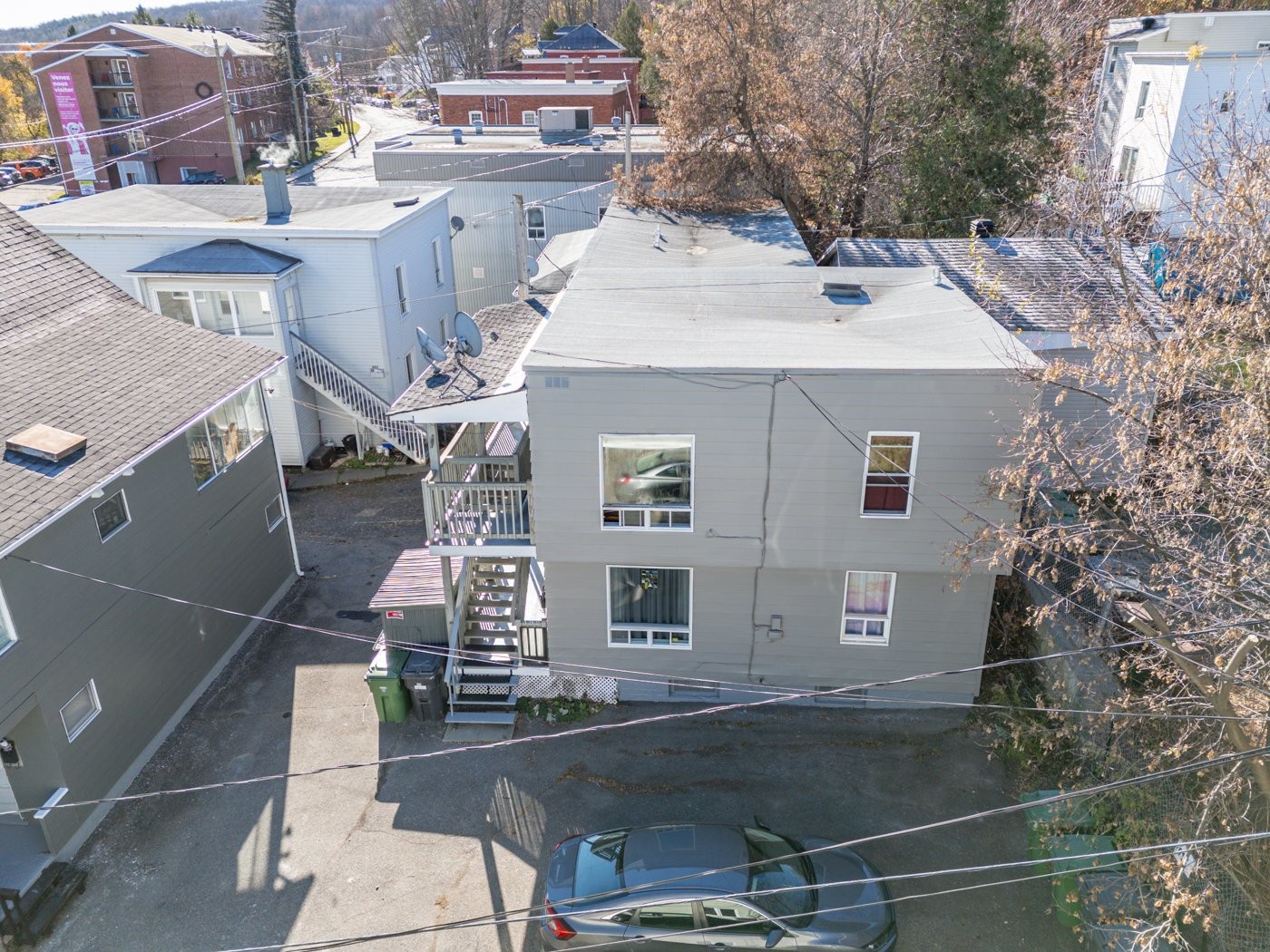 









913

 - 923


Rue du Fédéral

,
Sherbrooke (Les Nations),




QC
J1H5A6

