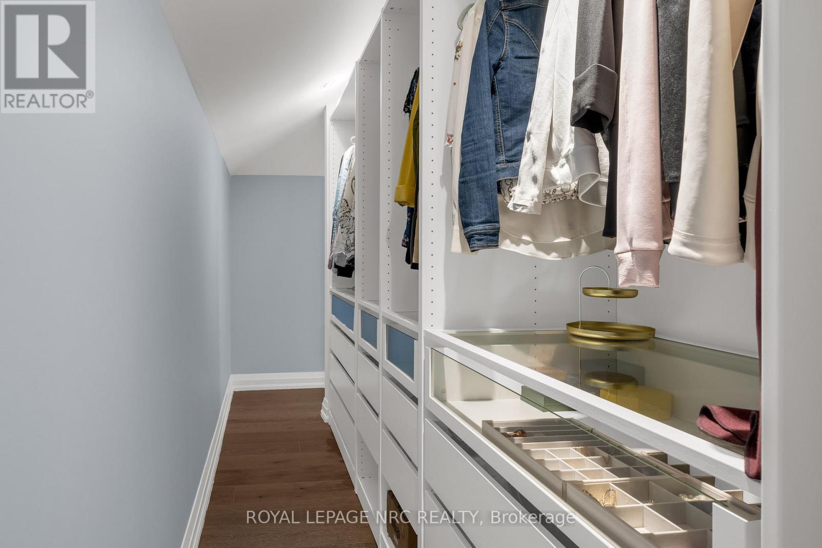 












8 HILDA STREET

,
Welland (N. Welland),




Ontario
L3C0H3

