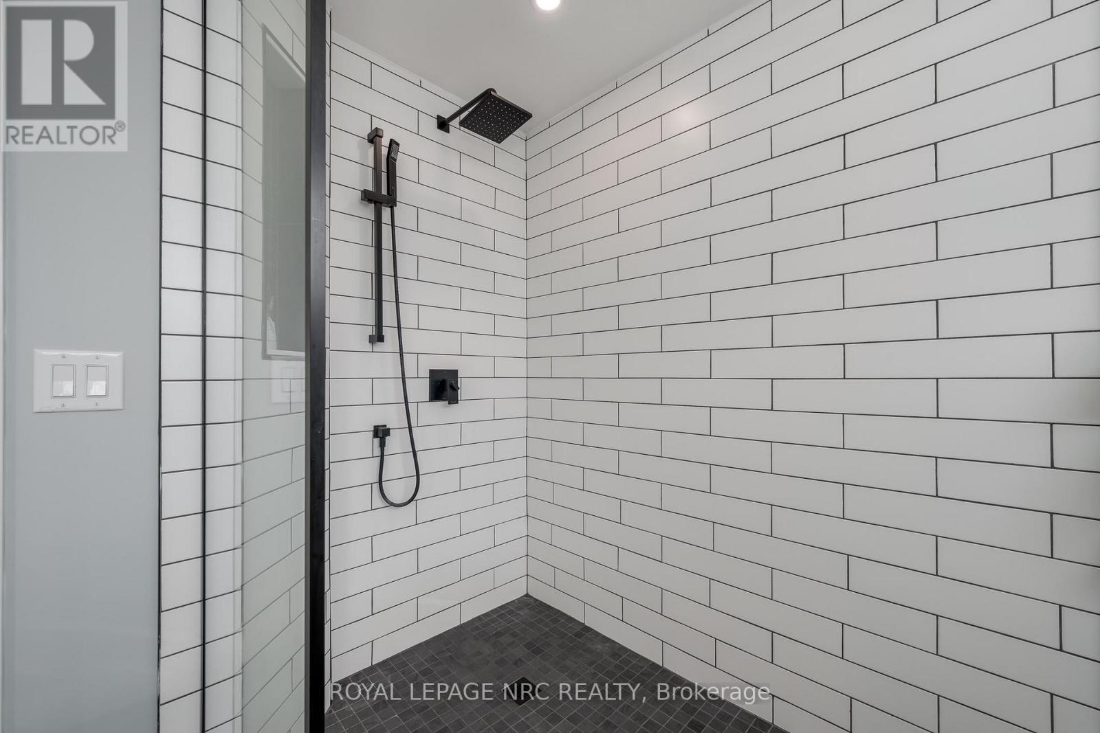 












8 HILDA STREET

,
Welland (N. Welland),




Ontario
L3C0H3

