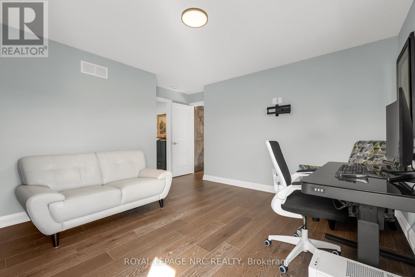 












8 HILDA STREET

,
Welland (N. Welland),




Ontario
L3C0H3

