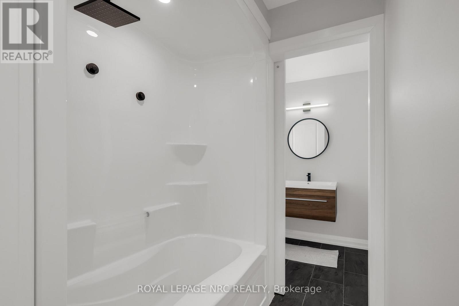 












8 HILDA STREET

,
Welland (N. Welland),




Ontario
L3C0H3

