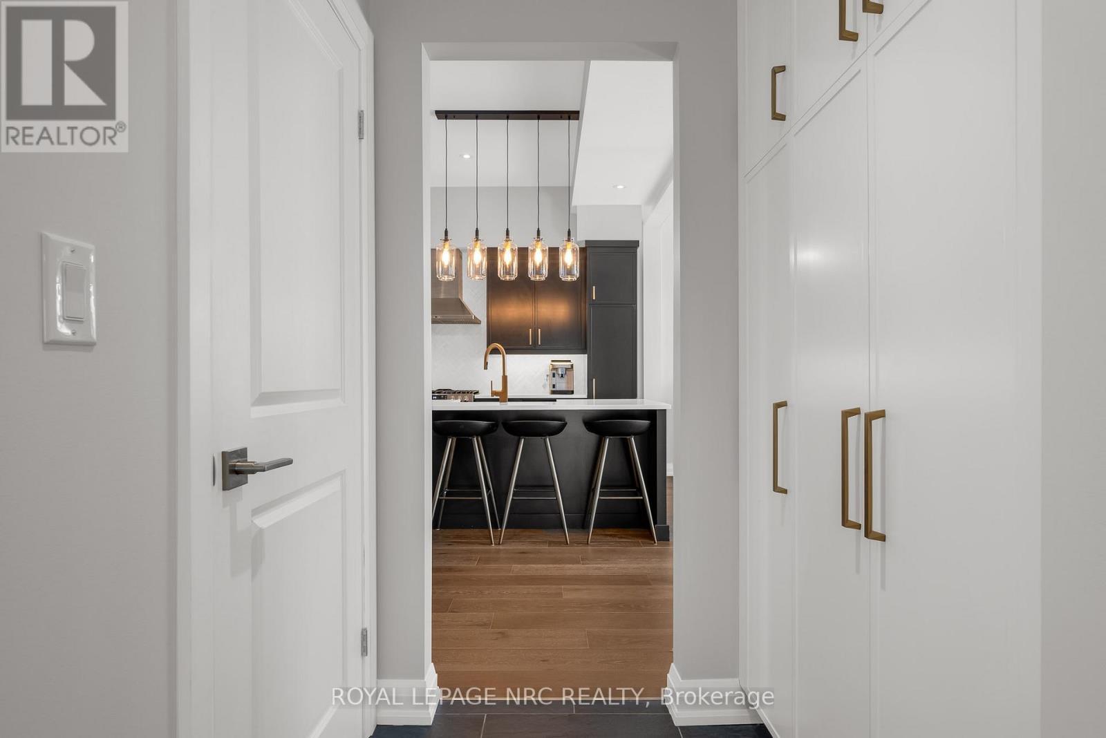 












8 HILDA STREET

,
Welland (N. Welland),




Ontario
L3C0H3

