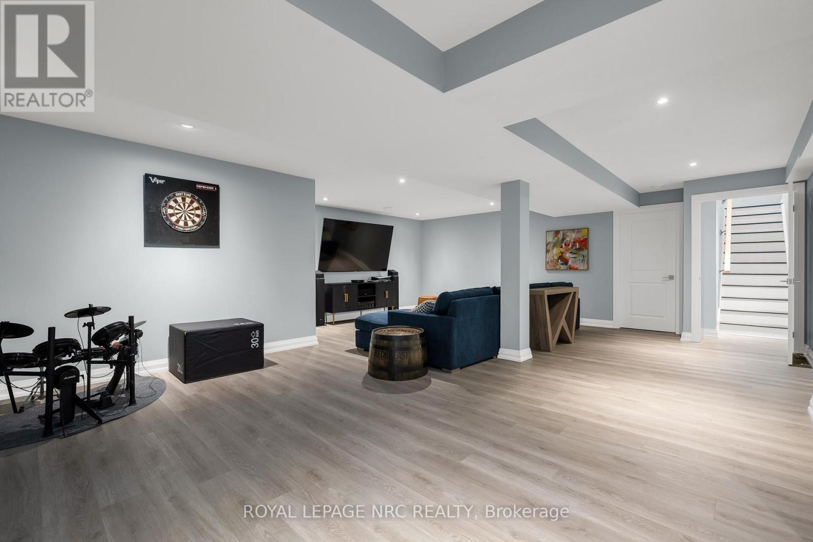 












8 HILDA STREET

,
Welland (N. Welland),




Ontario
L3C0H3

