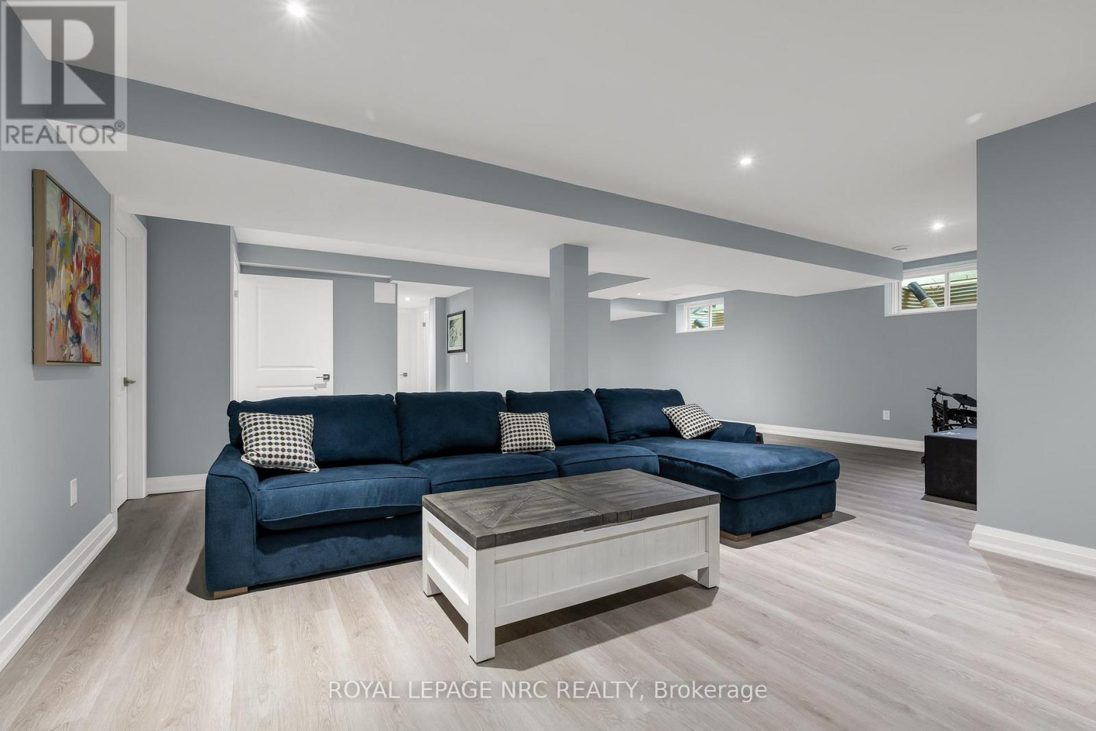 












8 HILDA STREET

,
Welland (N. Welland),




Ontario
L3C0H3

