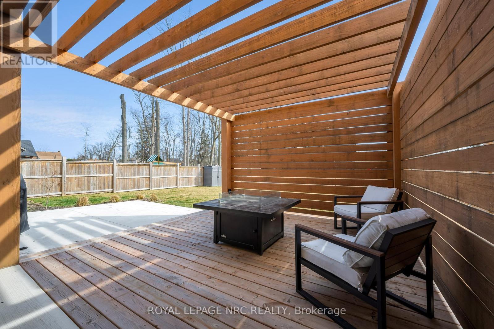 












8 HILDA STREET

,
Welland (N. Welland),




Ontario
L3C0H3

