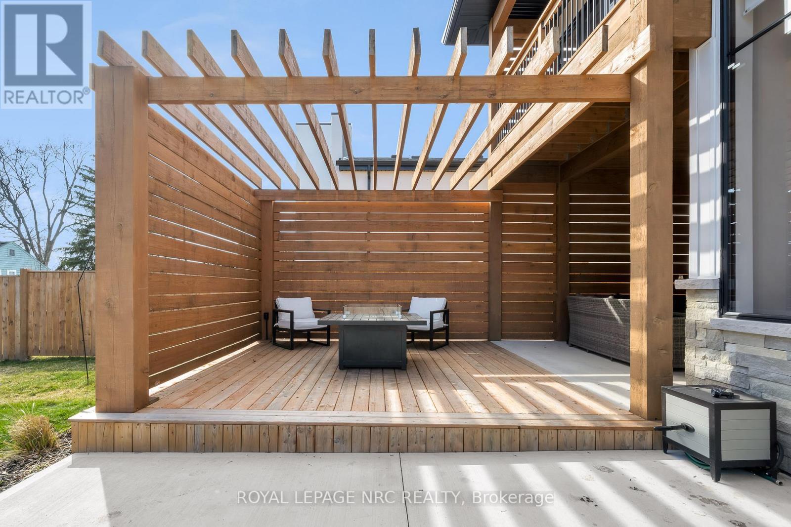 












8 HILDA STREET

,
Welland (N. Welland),




Ontario
L3C0H3

