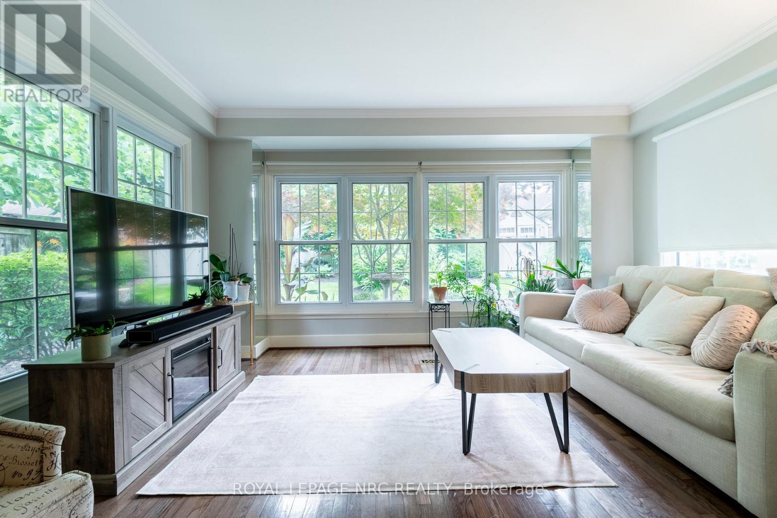 












67 HILLCREST AVENUE

,
St. Catharines (Old Glenridge),




Ontario
L2R4Y4

