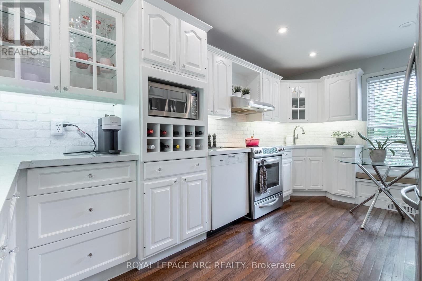 












67 HILLCREST AVENUE

,
St. Catharines (Old Glenridge),




Ontario
L2R4Y4

