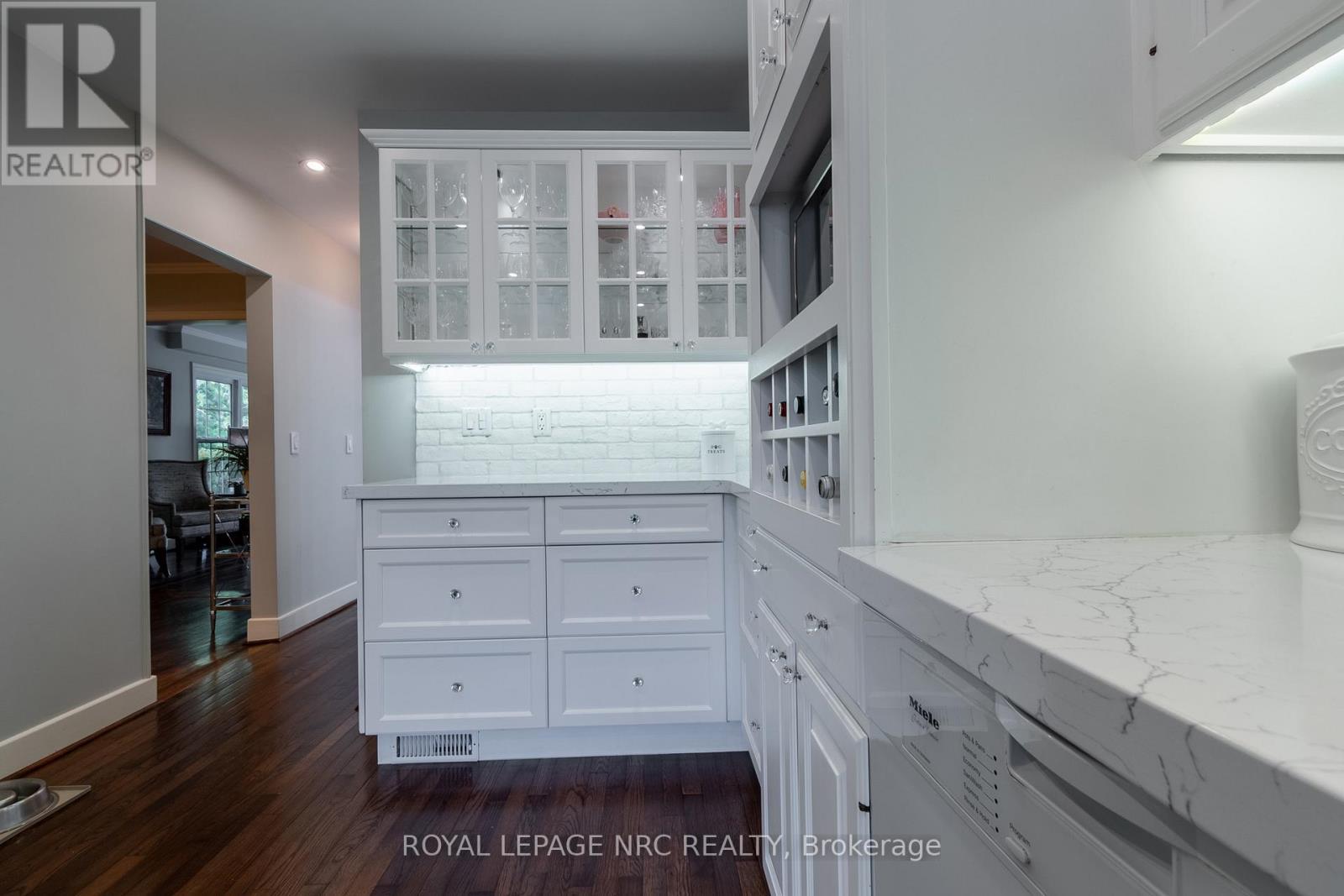 












67 HILLCREST AVENUE

,
St. Catharines (Old Glenridge),




Ontario
L2R4Y4

