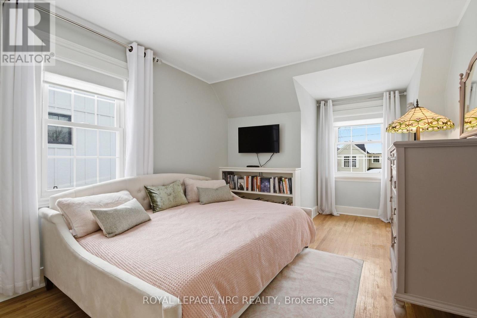 












67 HILLCREST AVENUE

,
St. Catharines (Old Glenridge),




Ontario
L2R4Y4

