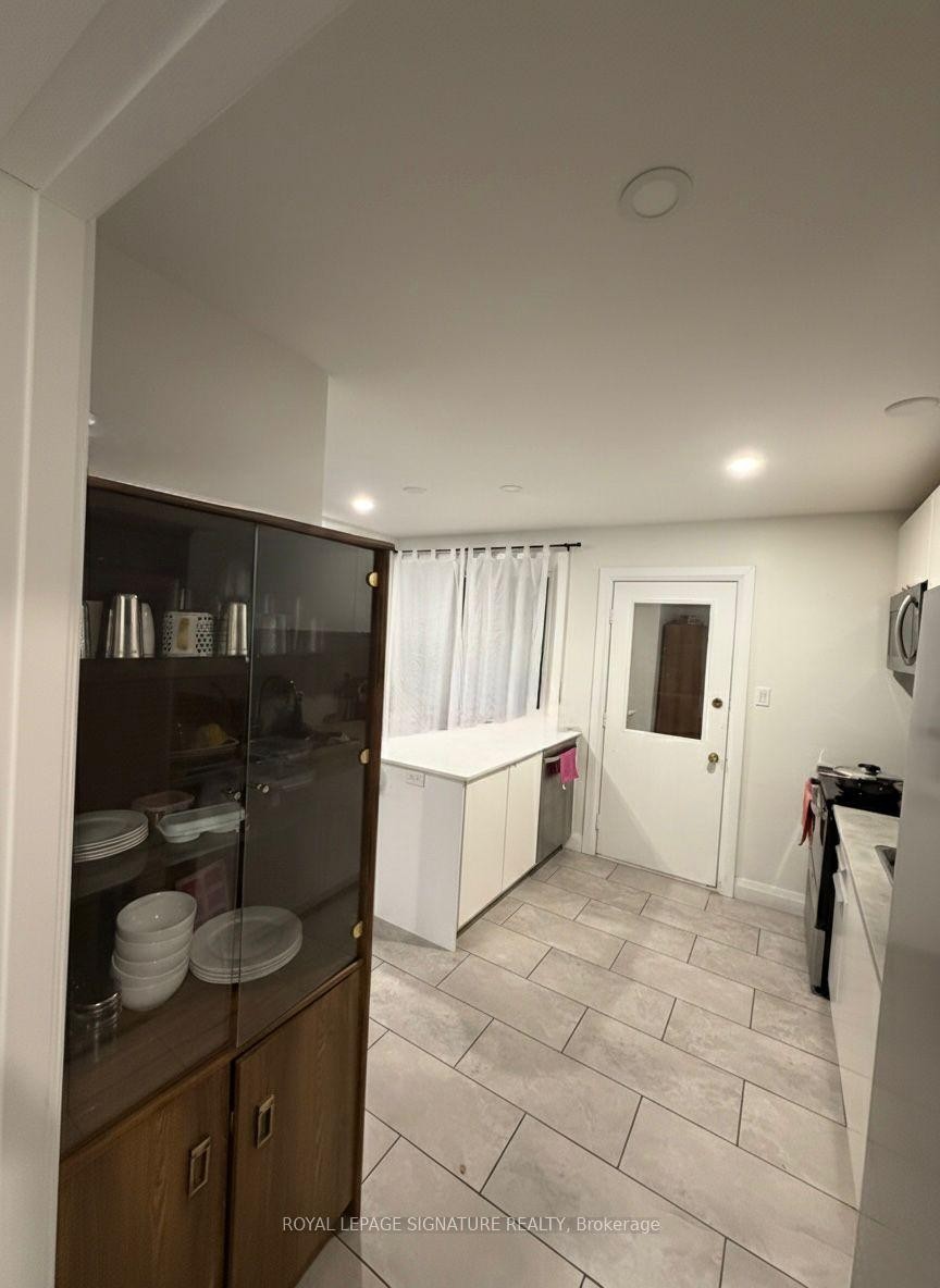 









44


Oren

Boulevard,
Barrie,




ON
L4N 4M1

